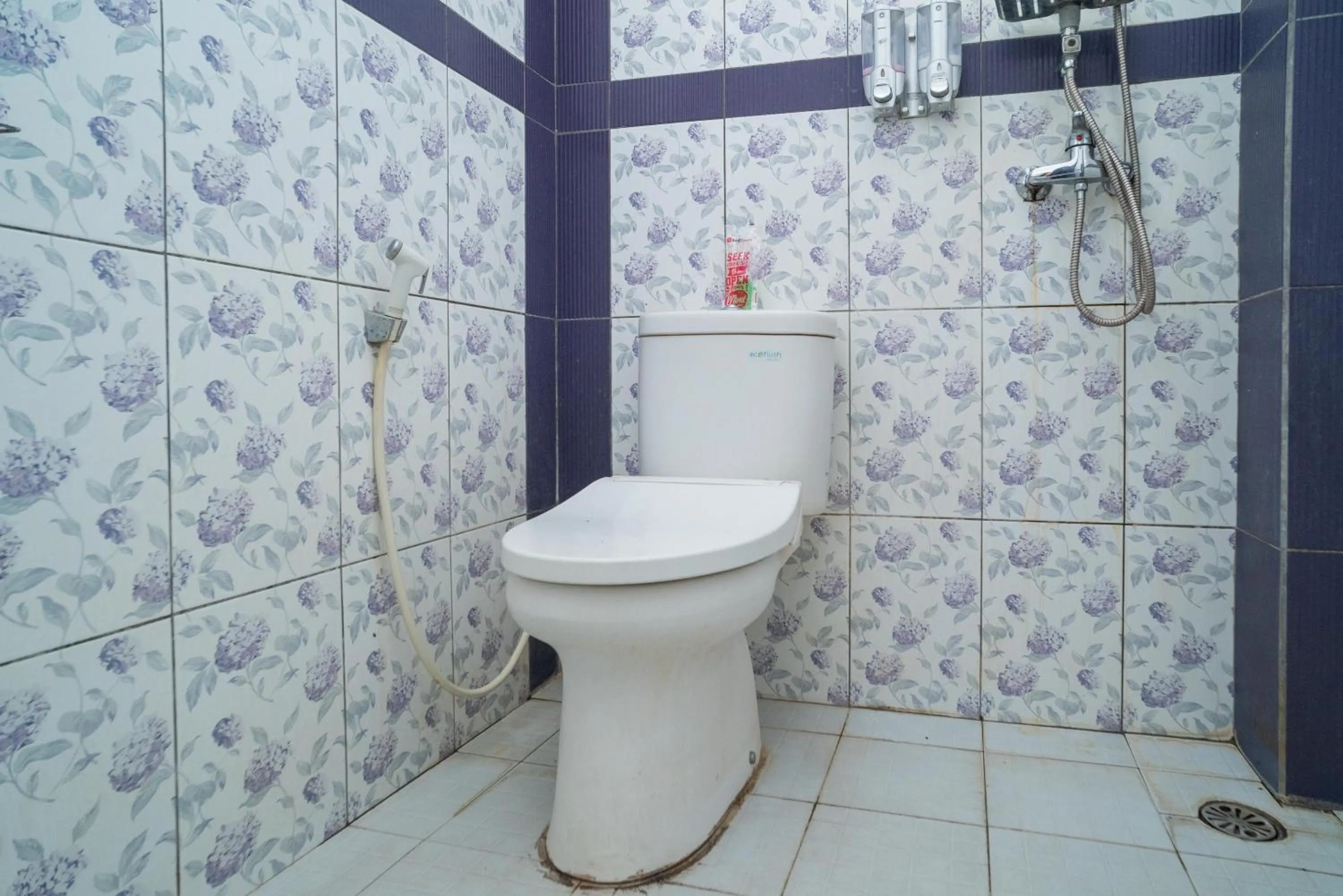 RedDoorz Syariah Near Lapangan Dwiwarna Barabai