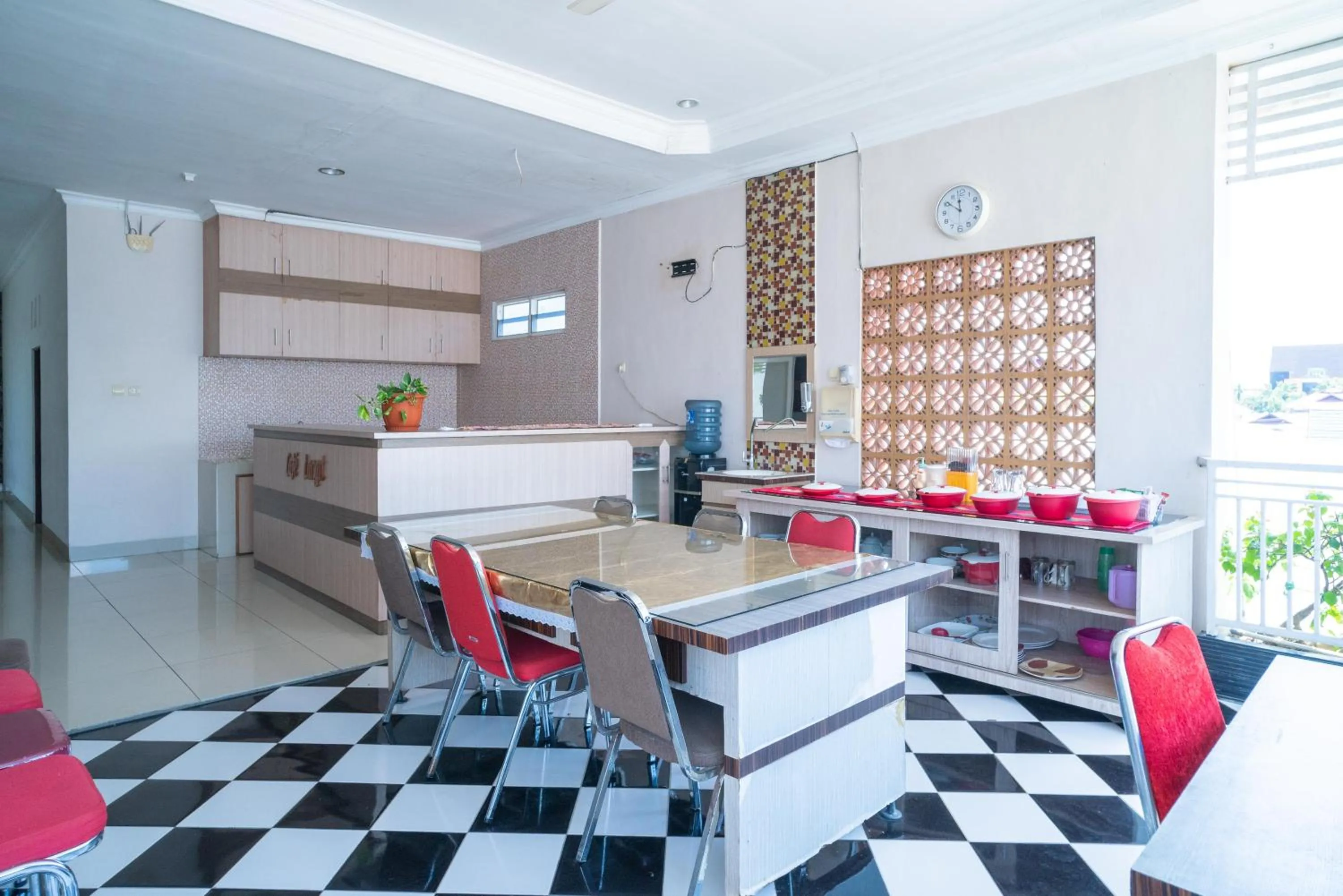 RedDoorz Syariah Near Lapangan Dwiwarna Barabai