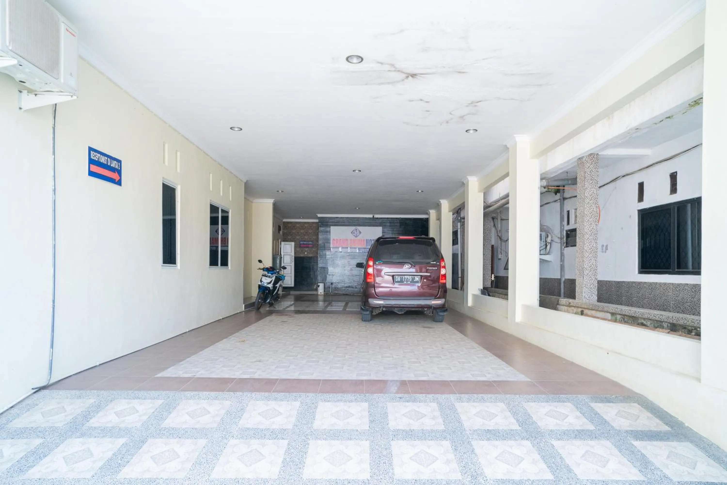 RedDoorz Syariah Near Lapangan Dwiwarna Barabai