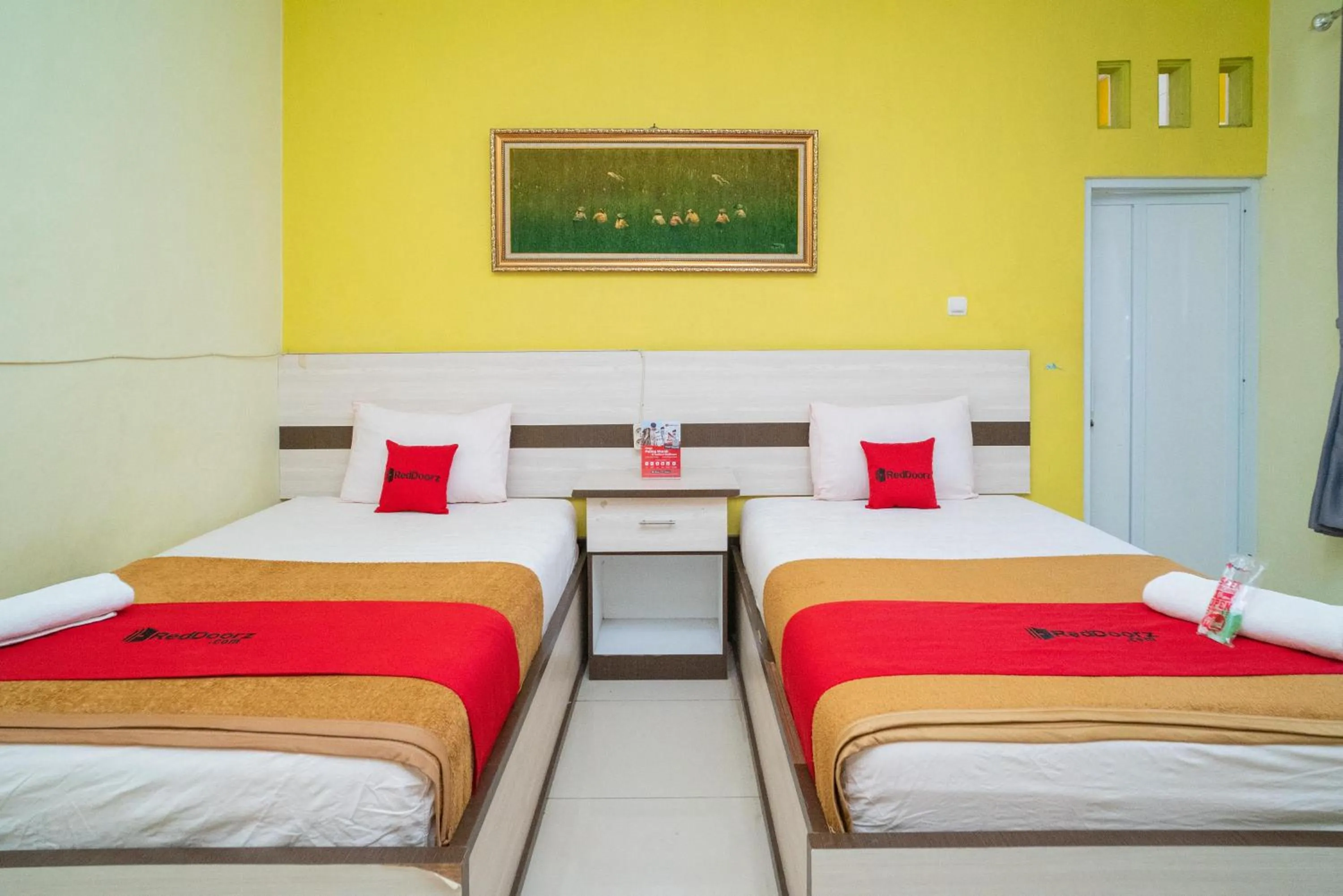 Bed in RedDoorz Syariah Near Lapangan Dwiwarna Barabai