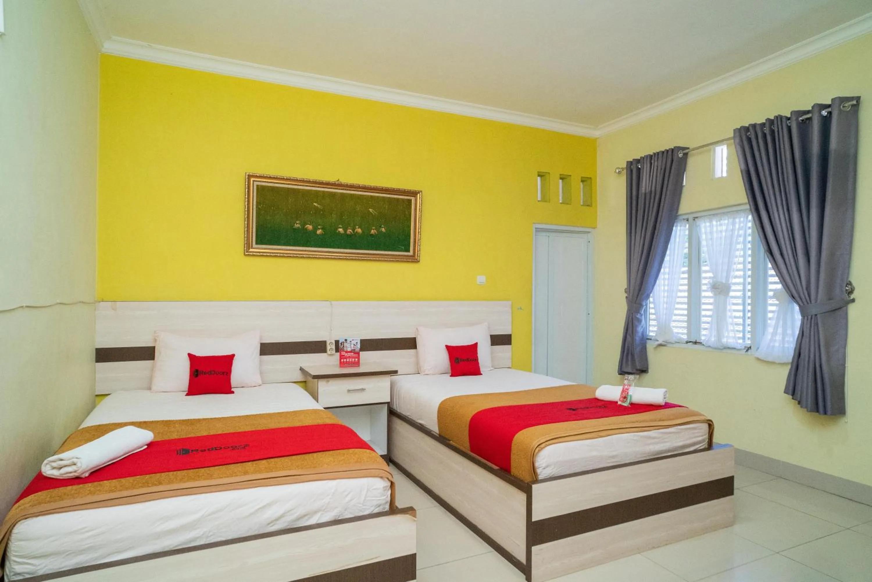 Bed in RedDoorz Syariah Near Lapangan Dwiwarna Barabai