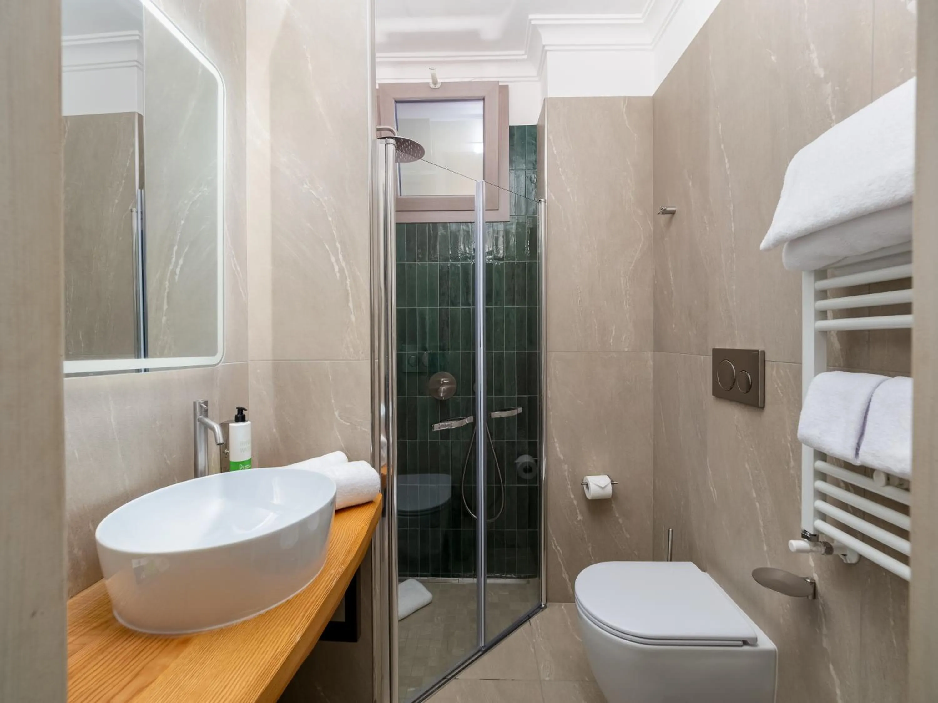 Bathroom in Hotel Gardenia Sorrento, Ascend Hotel Collection