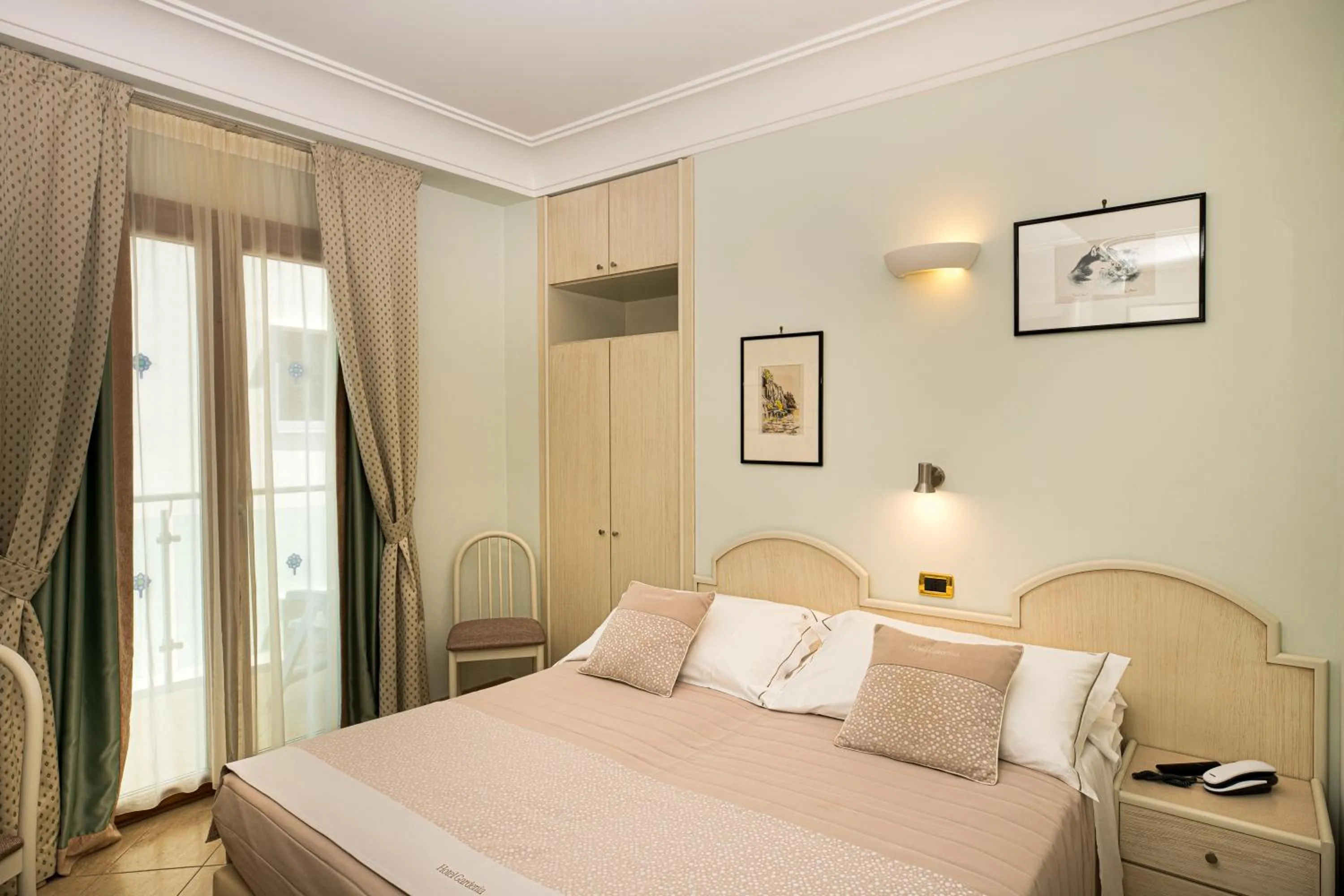 Photo of the whole room, Bed in Hotel Gardenia Sorrento, Ascend Hotel Collection