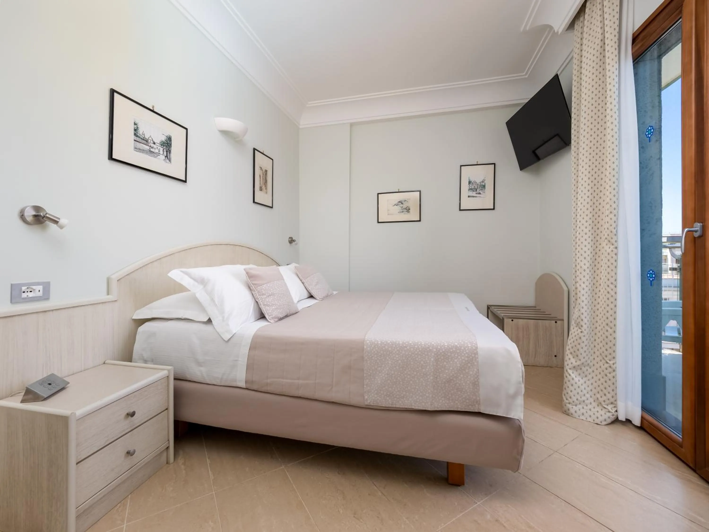 Bedroom, Bed in Hotel Gardenia Sorrento, Ascend Hotel Collection