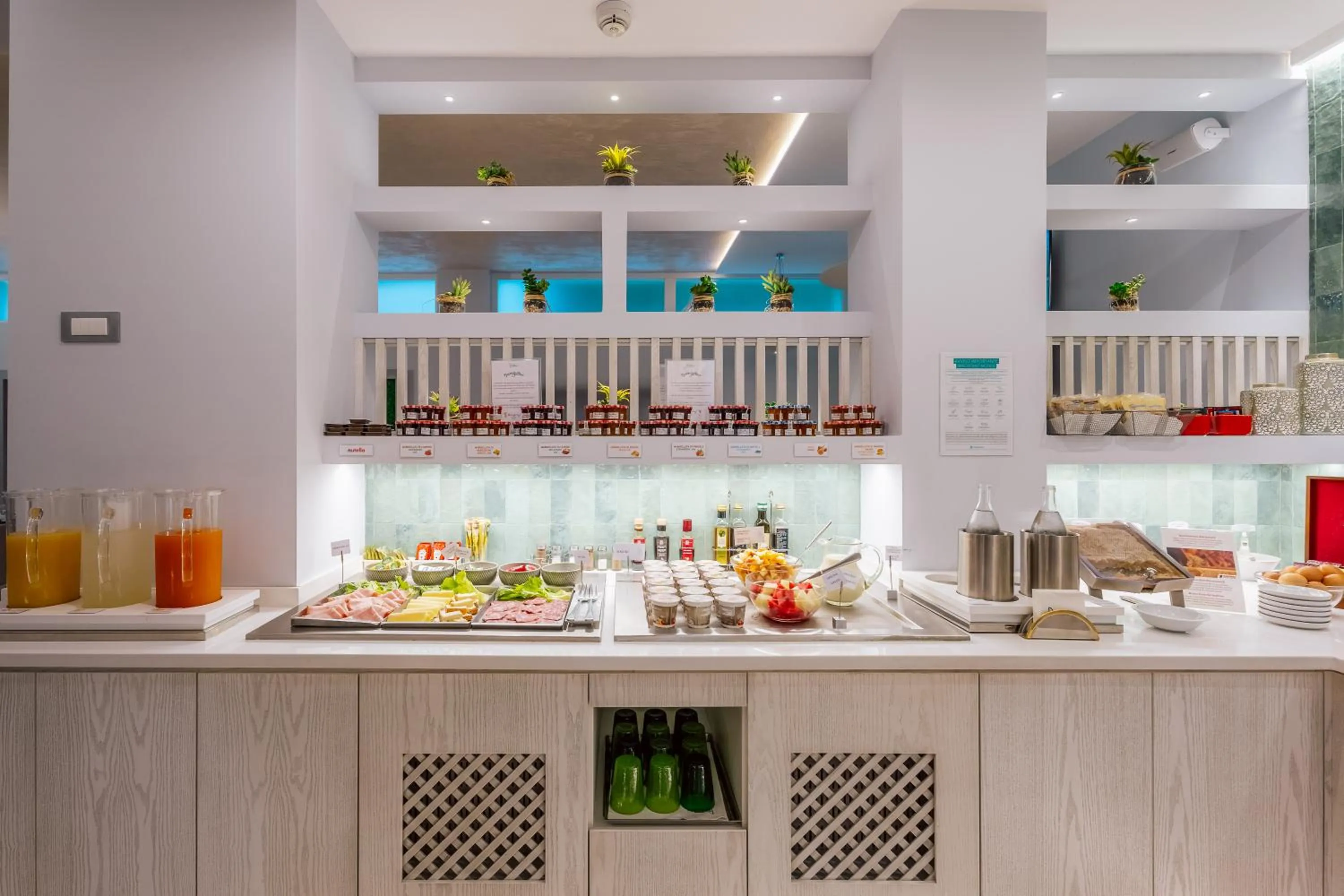 Buffet breakfast in Hotel Gardenia Sorrento, Ascend Hotel Collection