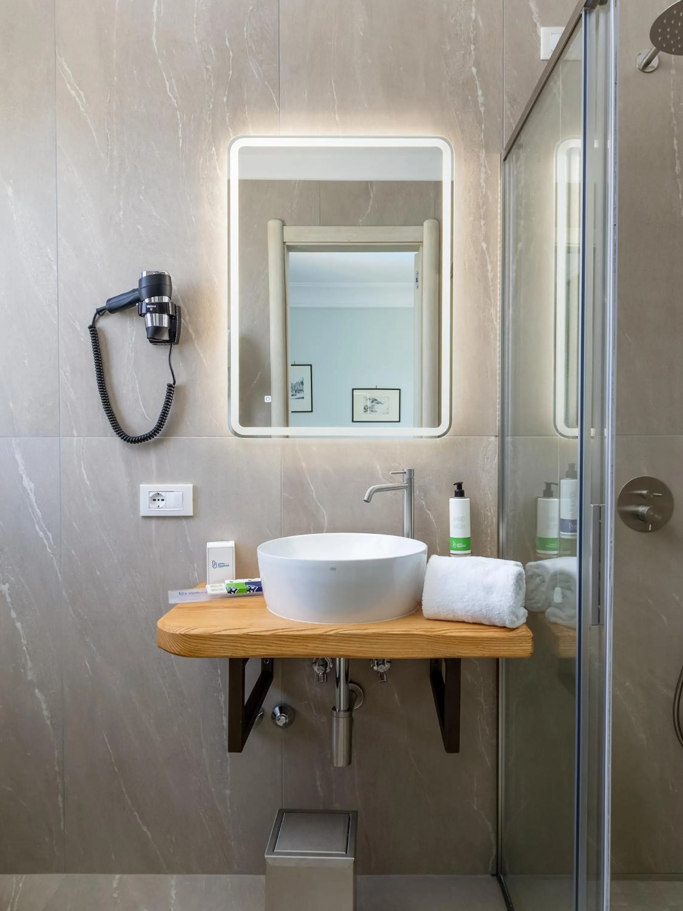 Bathroom in Hotel Gardenia Sorrento, Ascend Hotel Collection