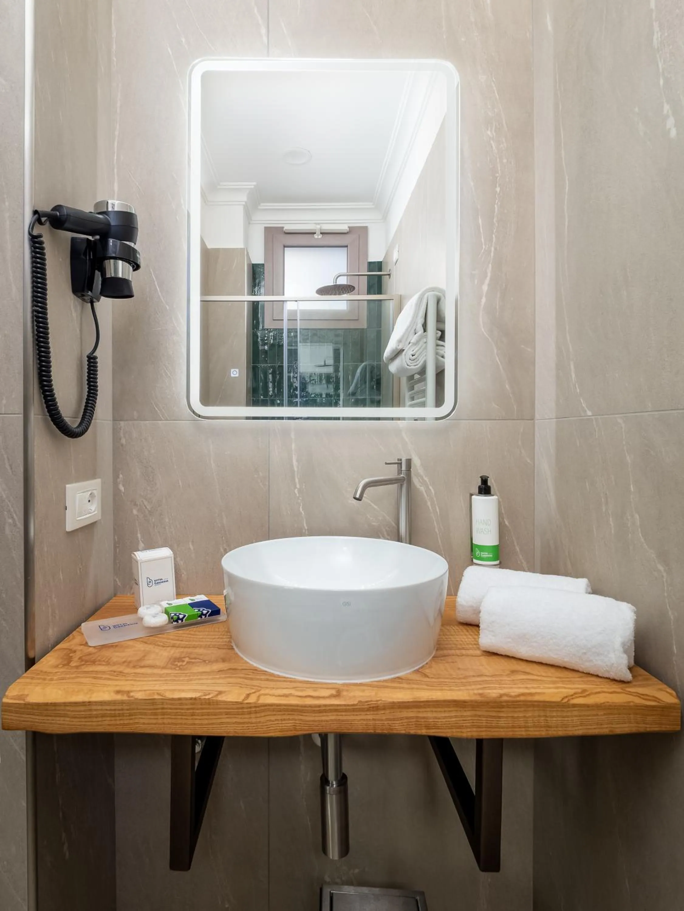 Bathroom in Hotel Gardenia Sorrento, Ascend Hotel Collection