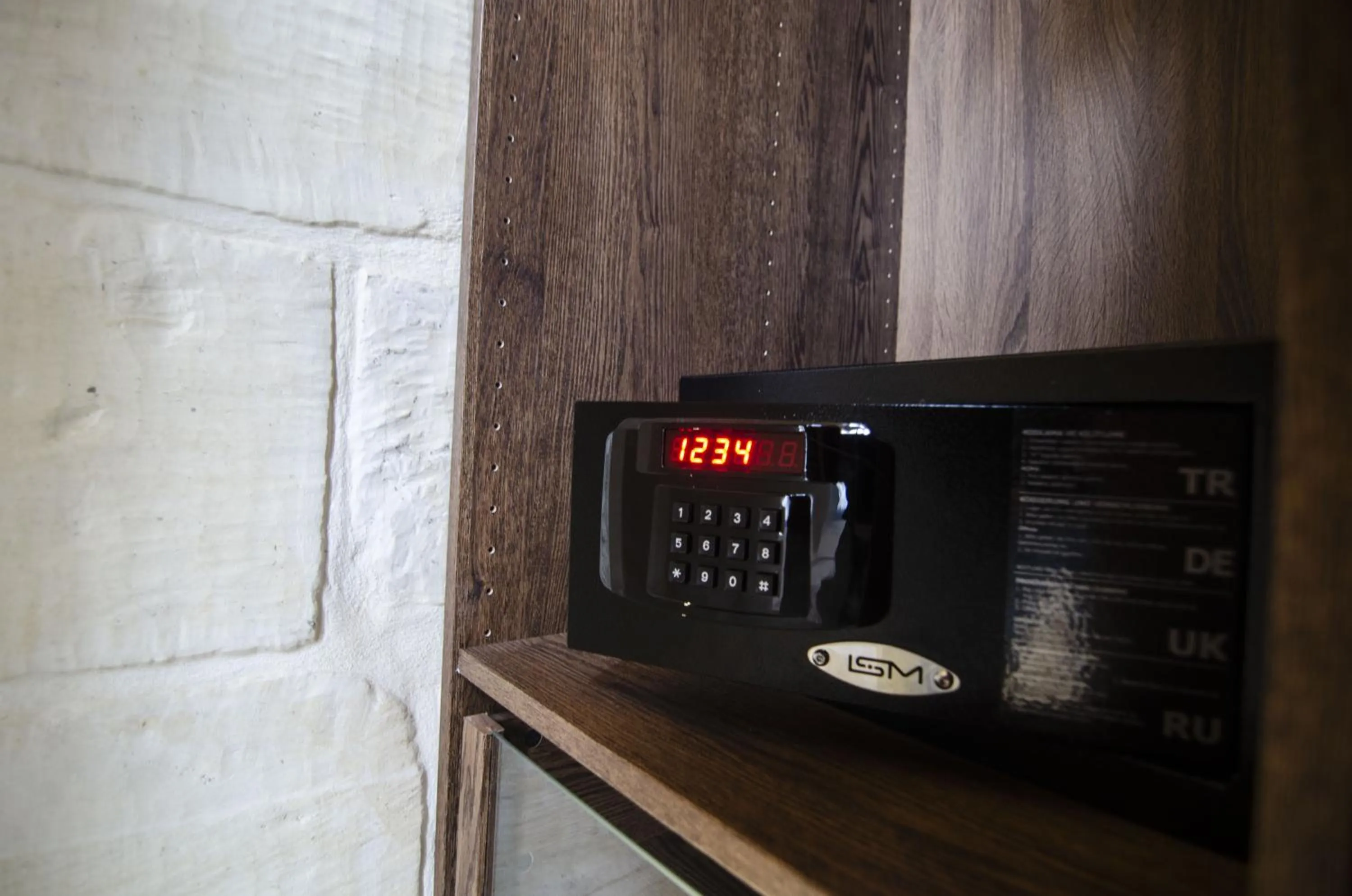 safe in Senglea Suites