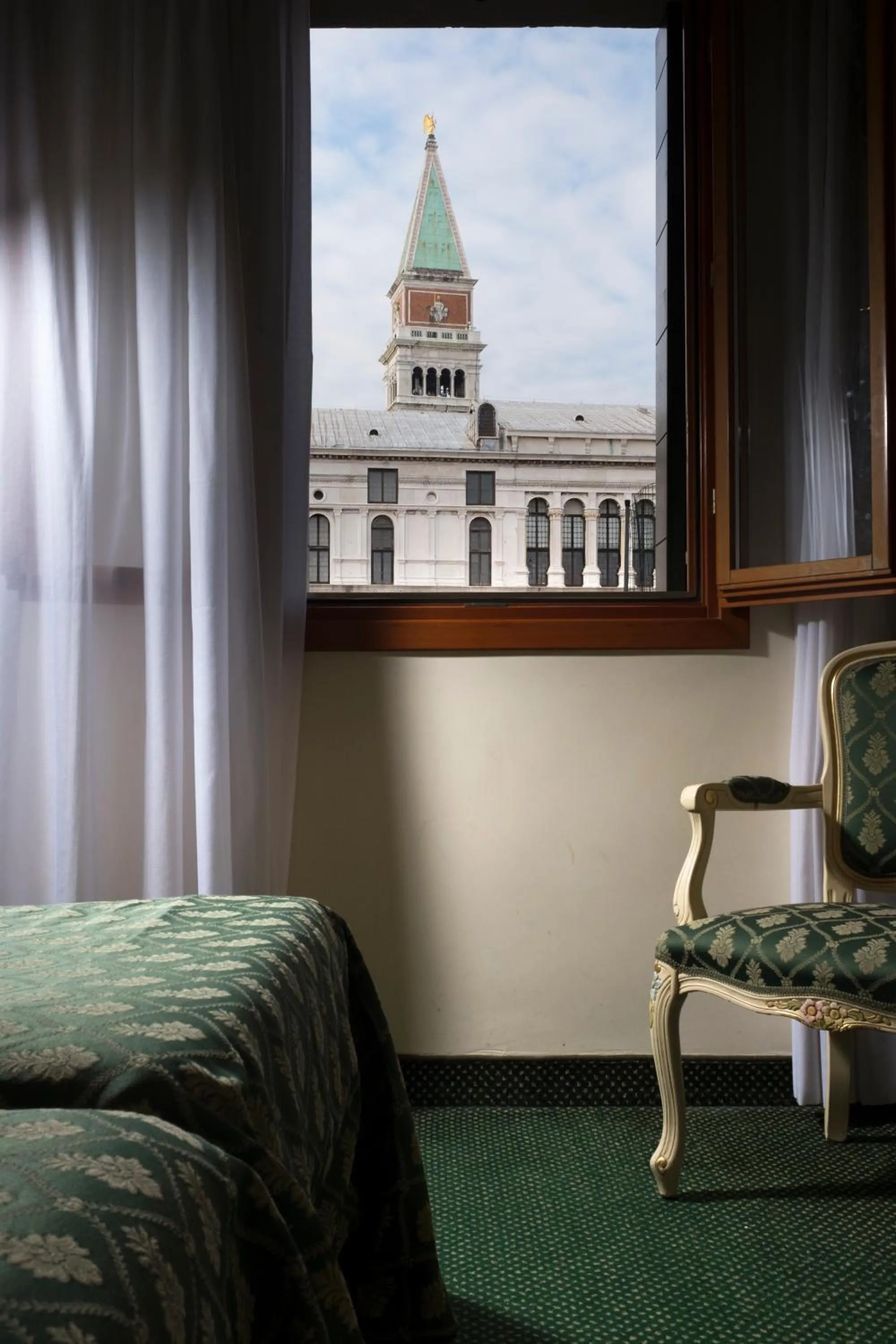Decorative detail, Bed in Hotel Commercio & Pellegrino
