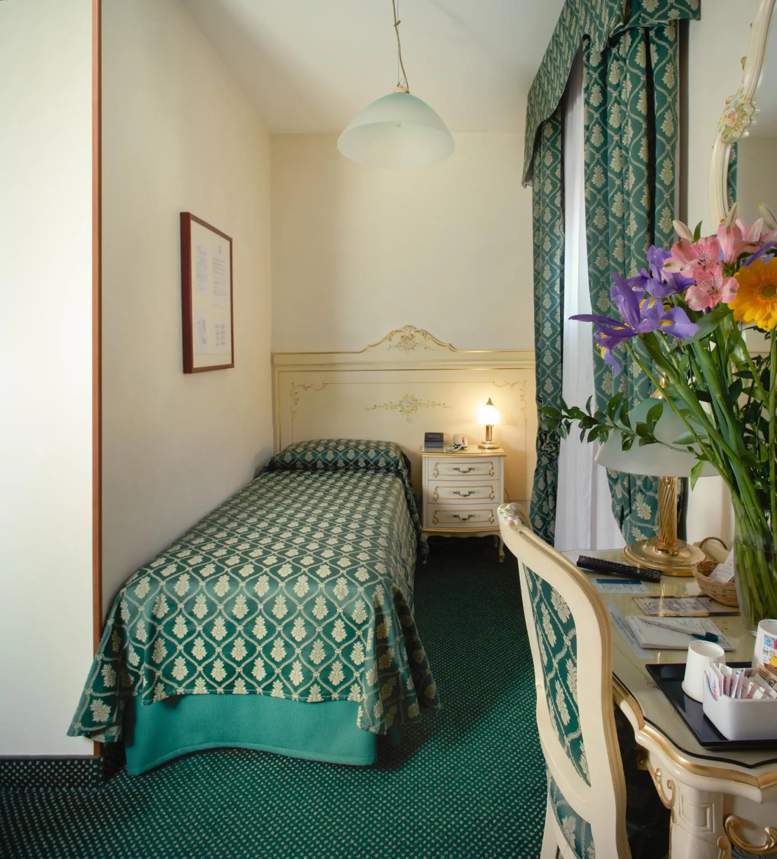 Bedroom, Bed in Hotel Commercio & Pellegrino Bedroom, Bed in Hotel Commercio & Pellegrino