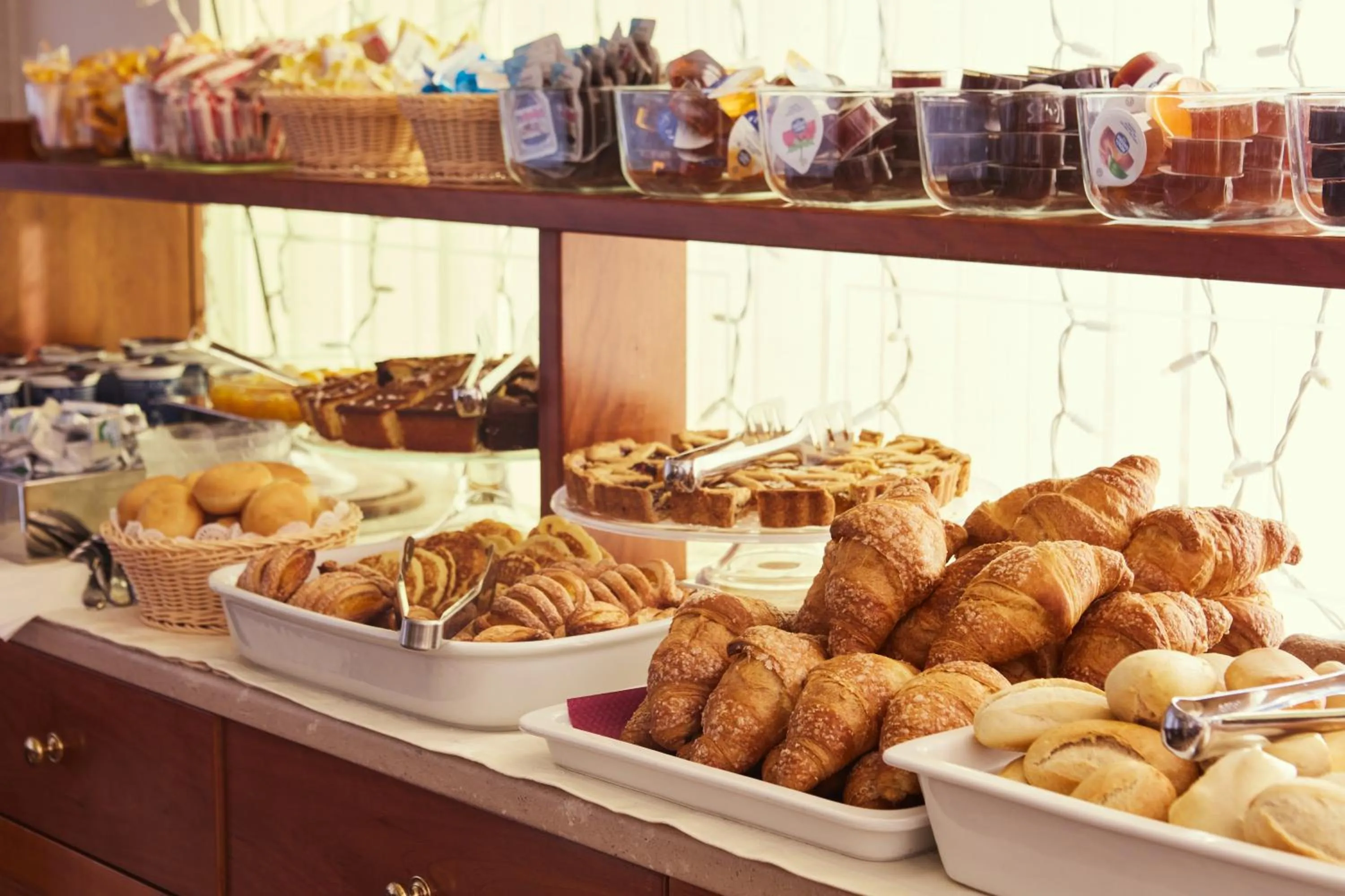 Breakfast in Hotel Commercio & Pellegrino