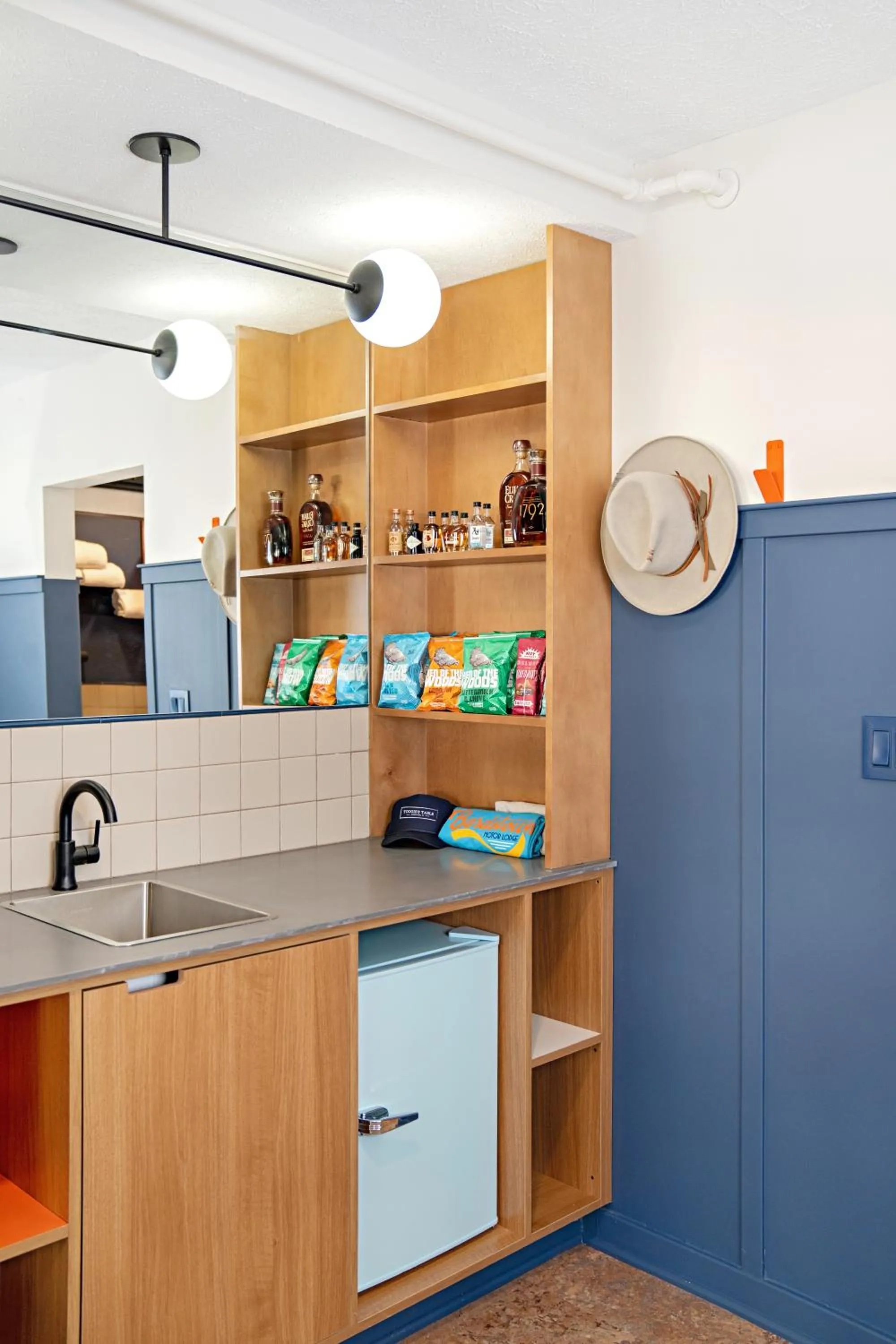 oven in Bardstown Motor Lodge