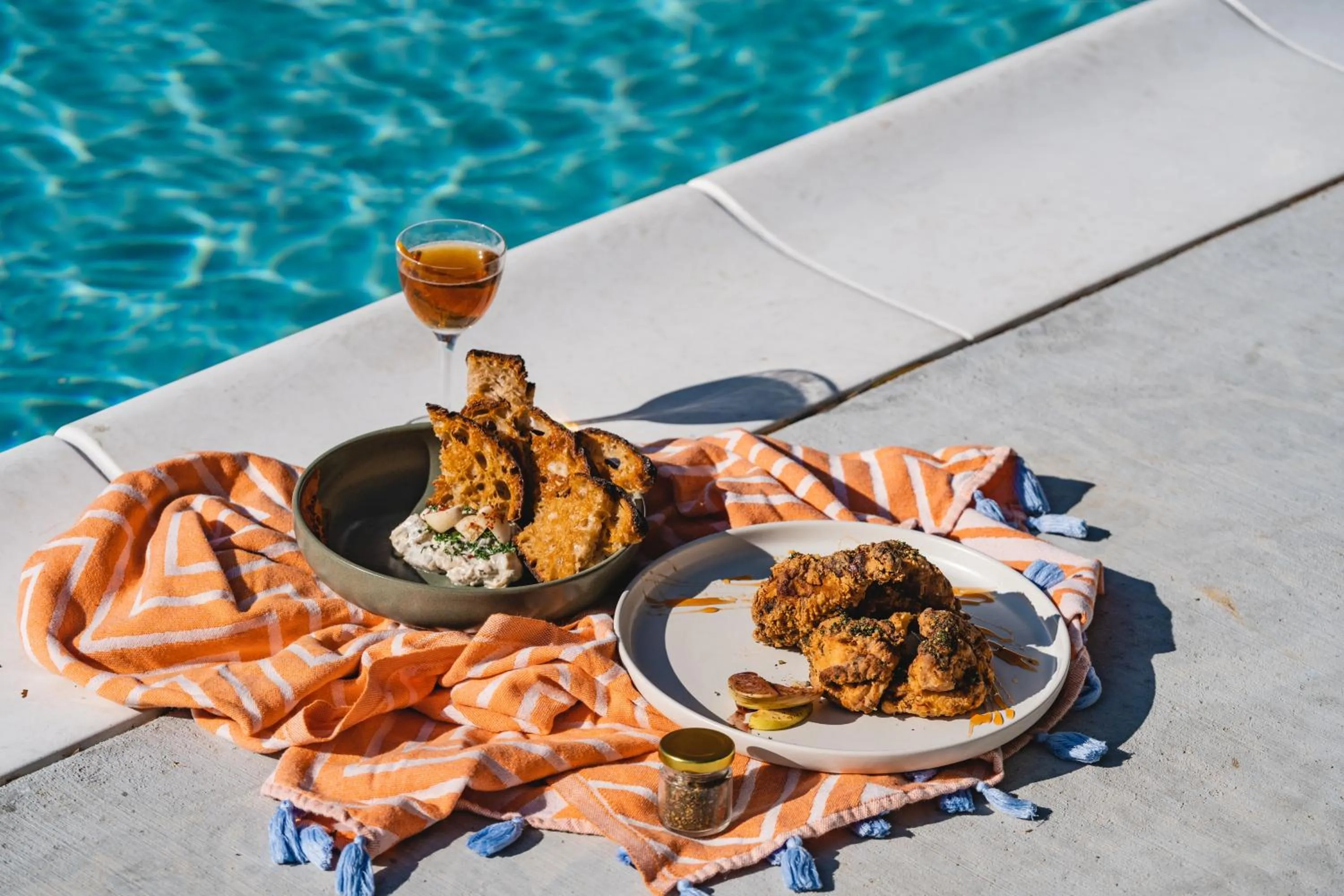 Swimming pool in Bardstown Motor Lodge