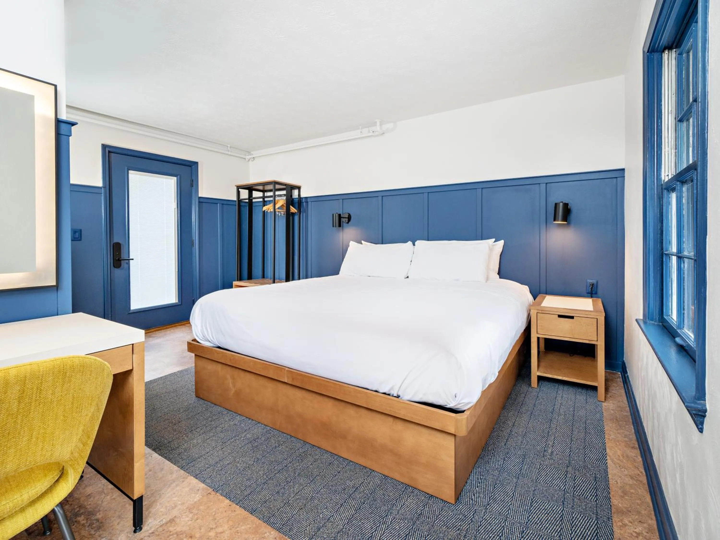 Photo of the whole room, Bed in Bardstown Motor Lodge