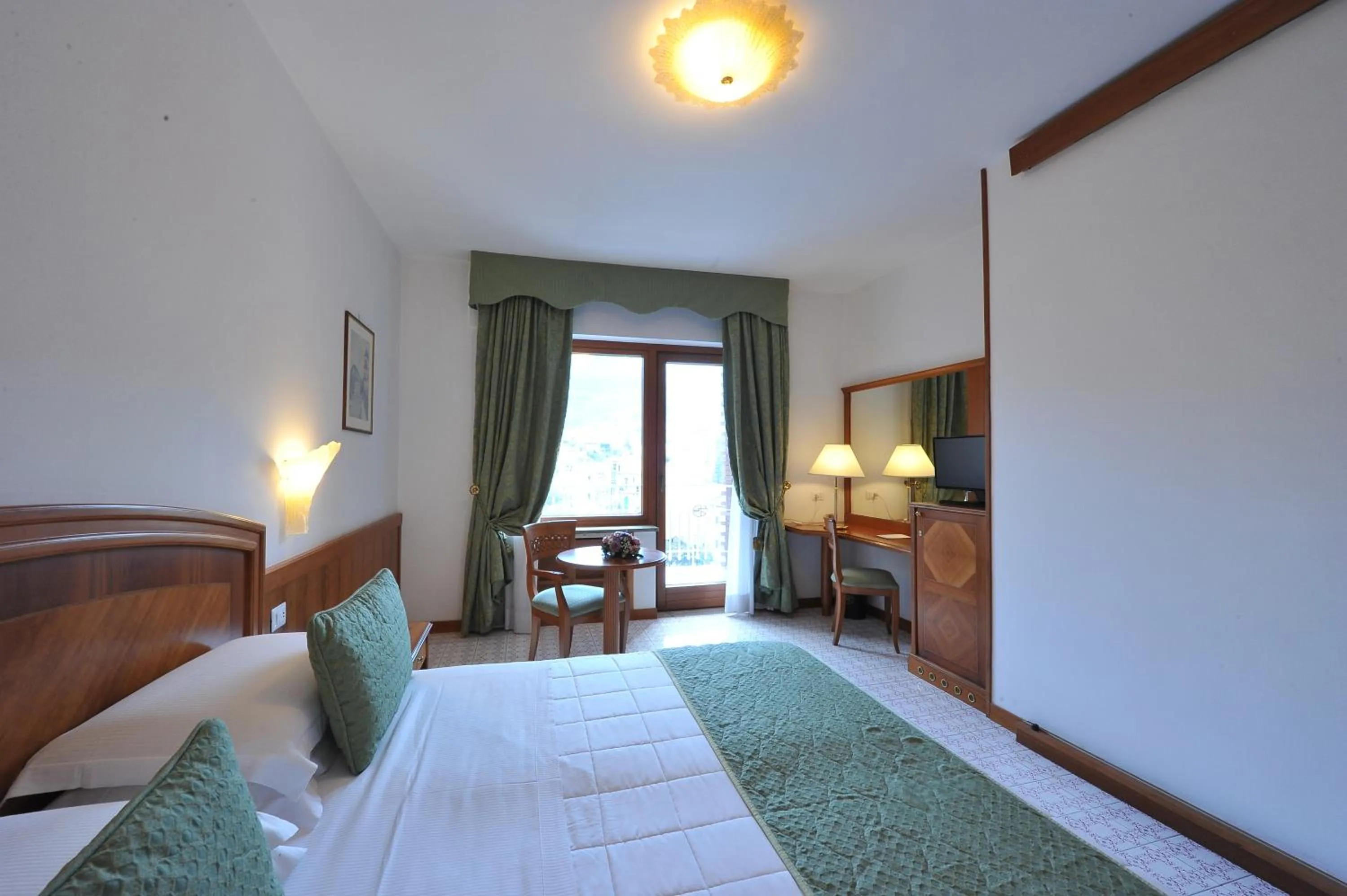 Bed in Grand Hotel Cesare Augusto