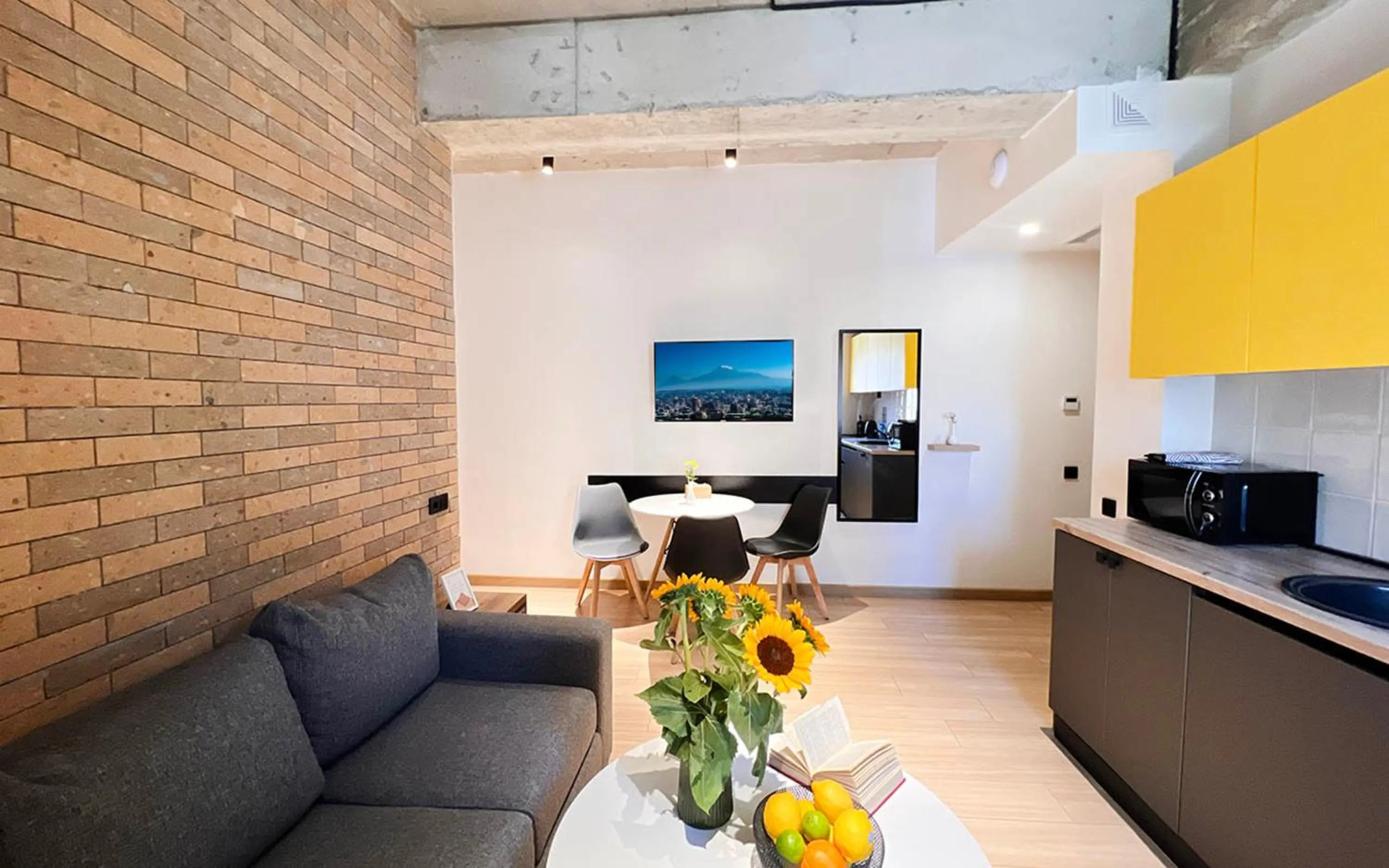 TV and multimedia in Rooms Apart Hotel by RED