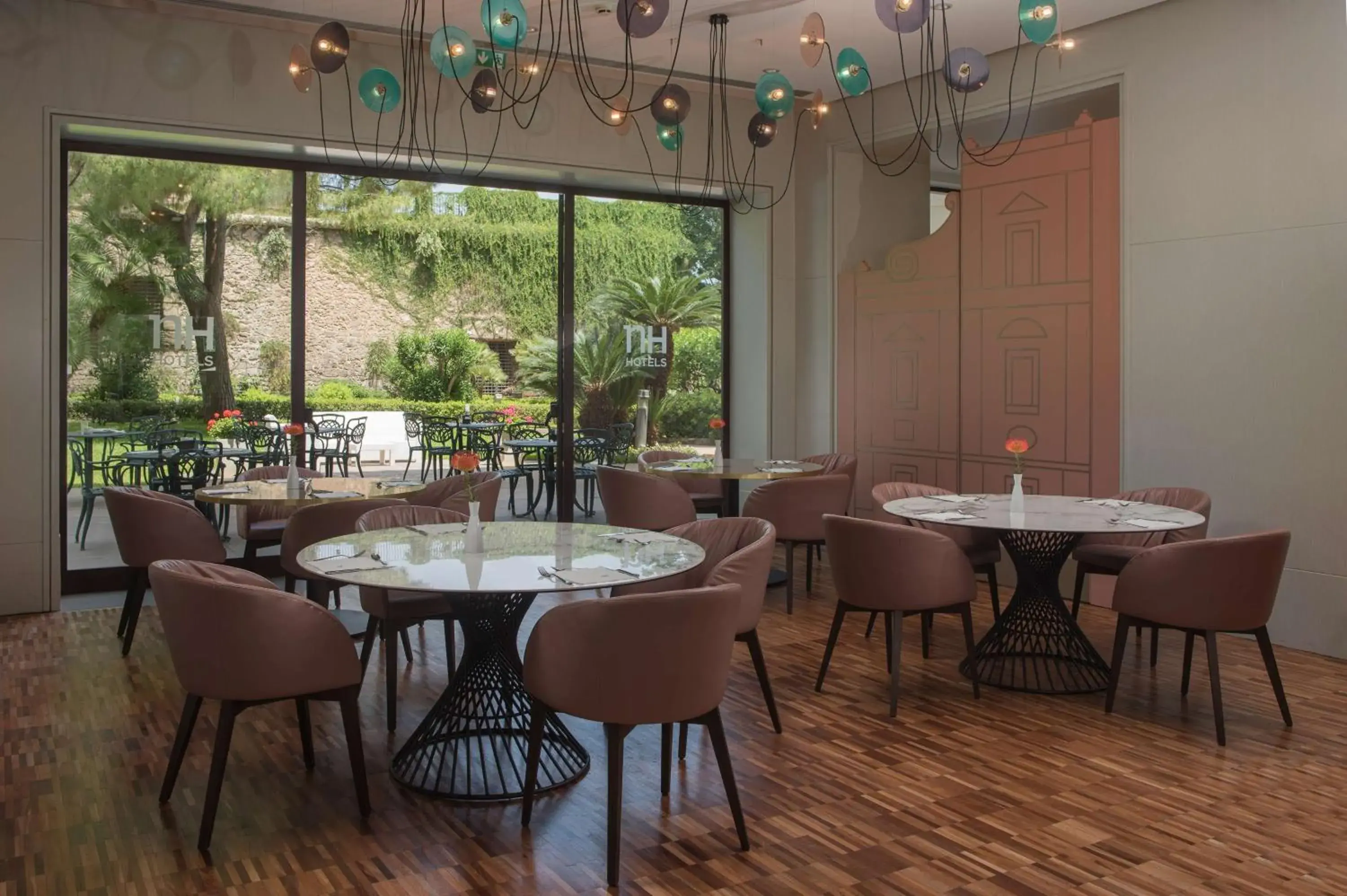 Restaurant/places to eat in NH Palermo Restaurant/places to eat in NH Palermo