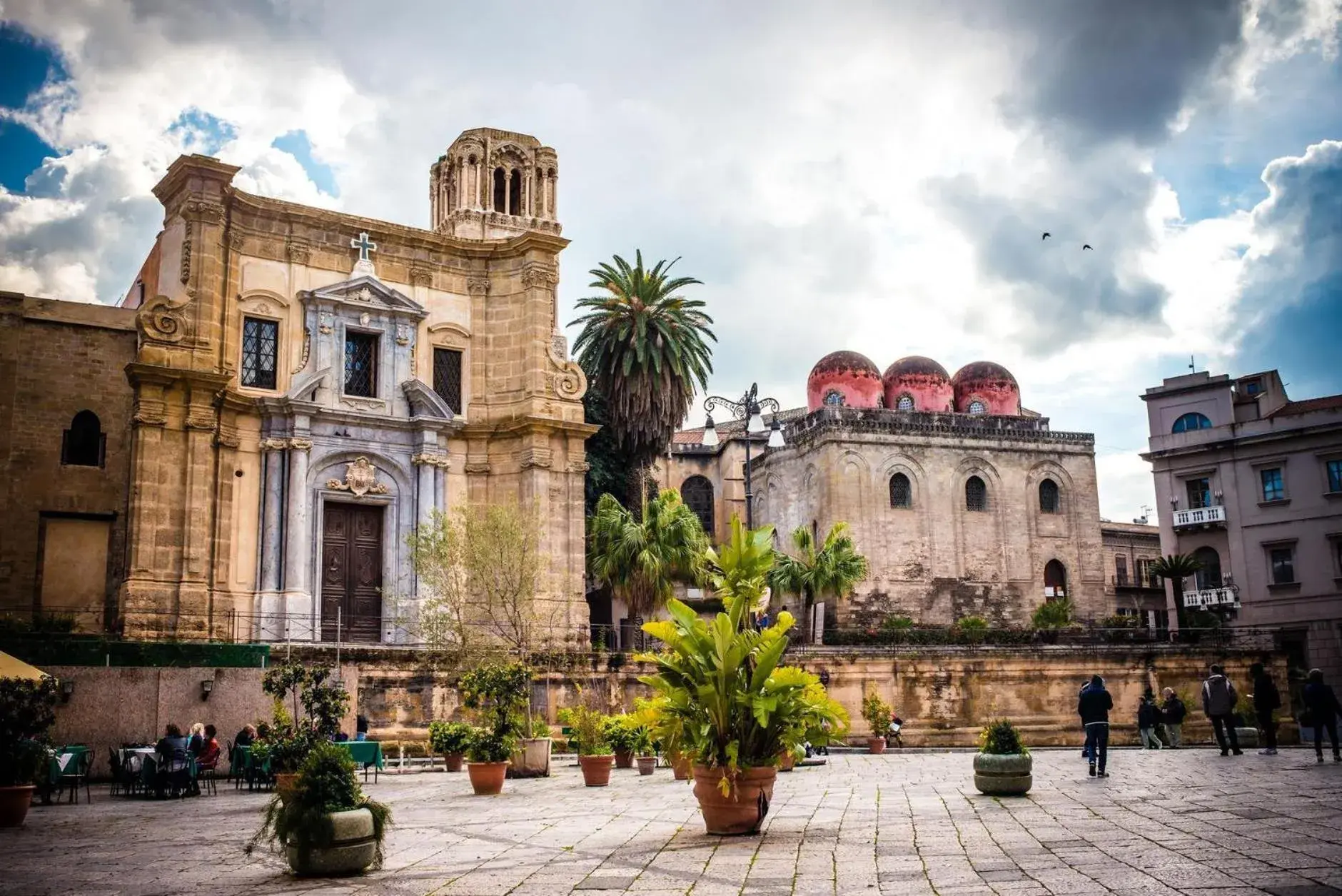 Property building in NH Palermo Property building in NH Palermo