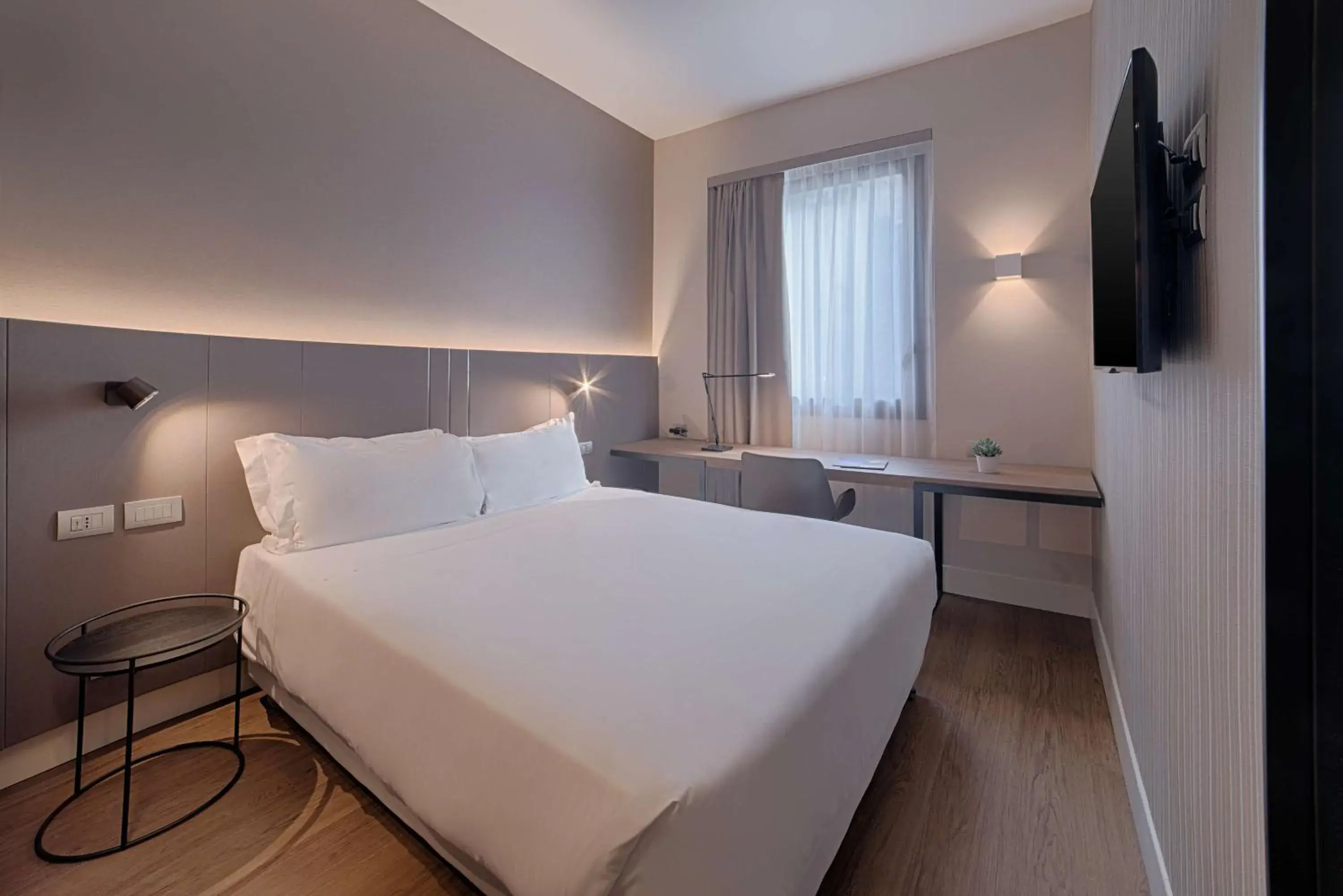 Photo of the whole room, Bed in NH Palermo Photo of the whole room, Bed in NH Palermo