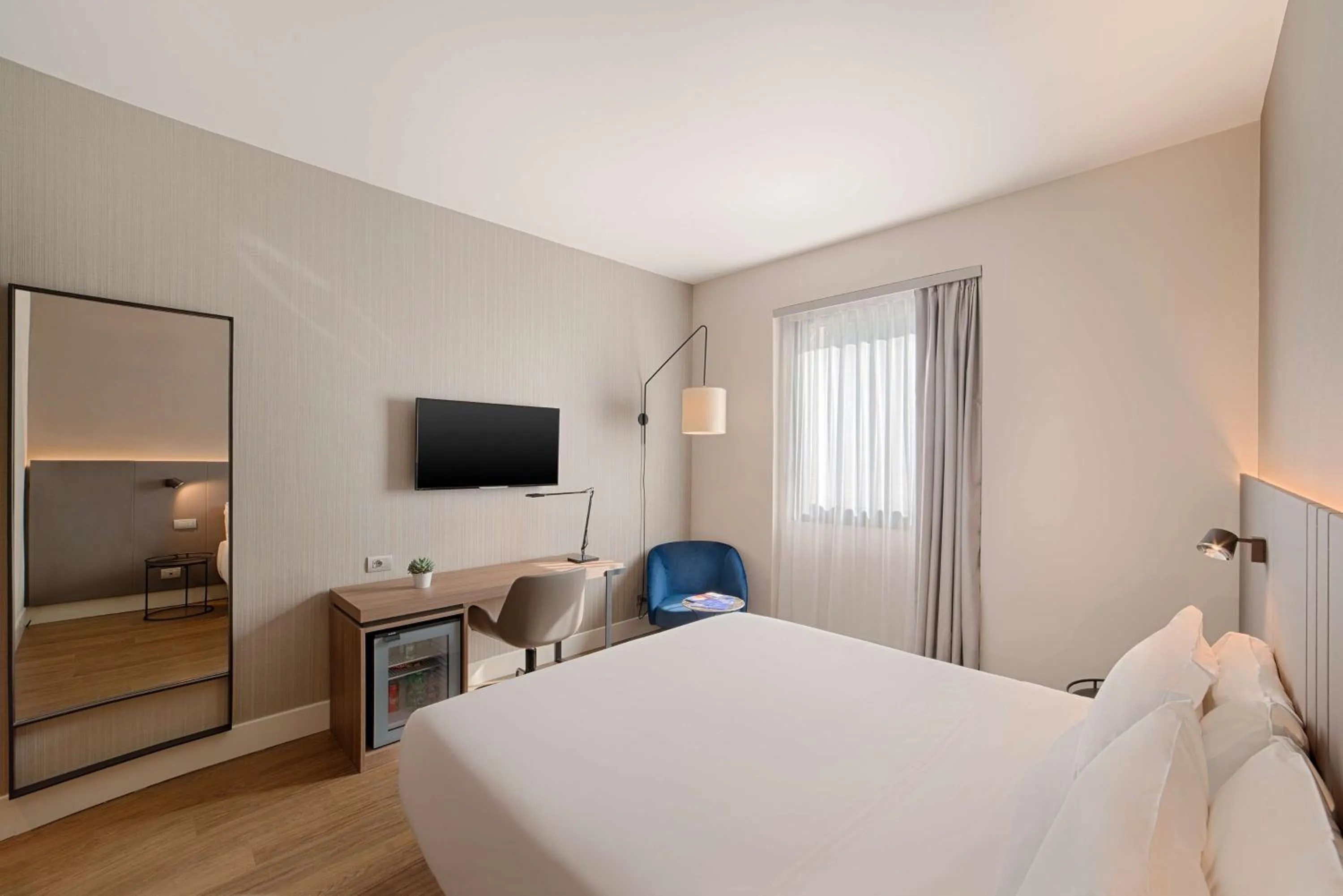 Photo of the whole room, Bed in NH Palermo