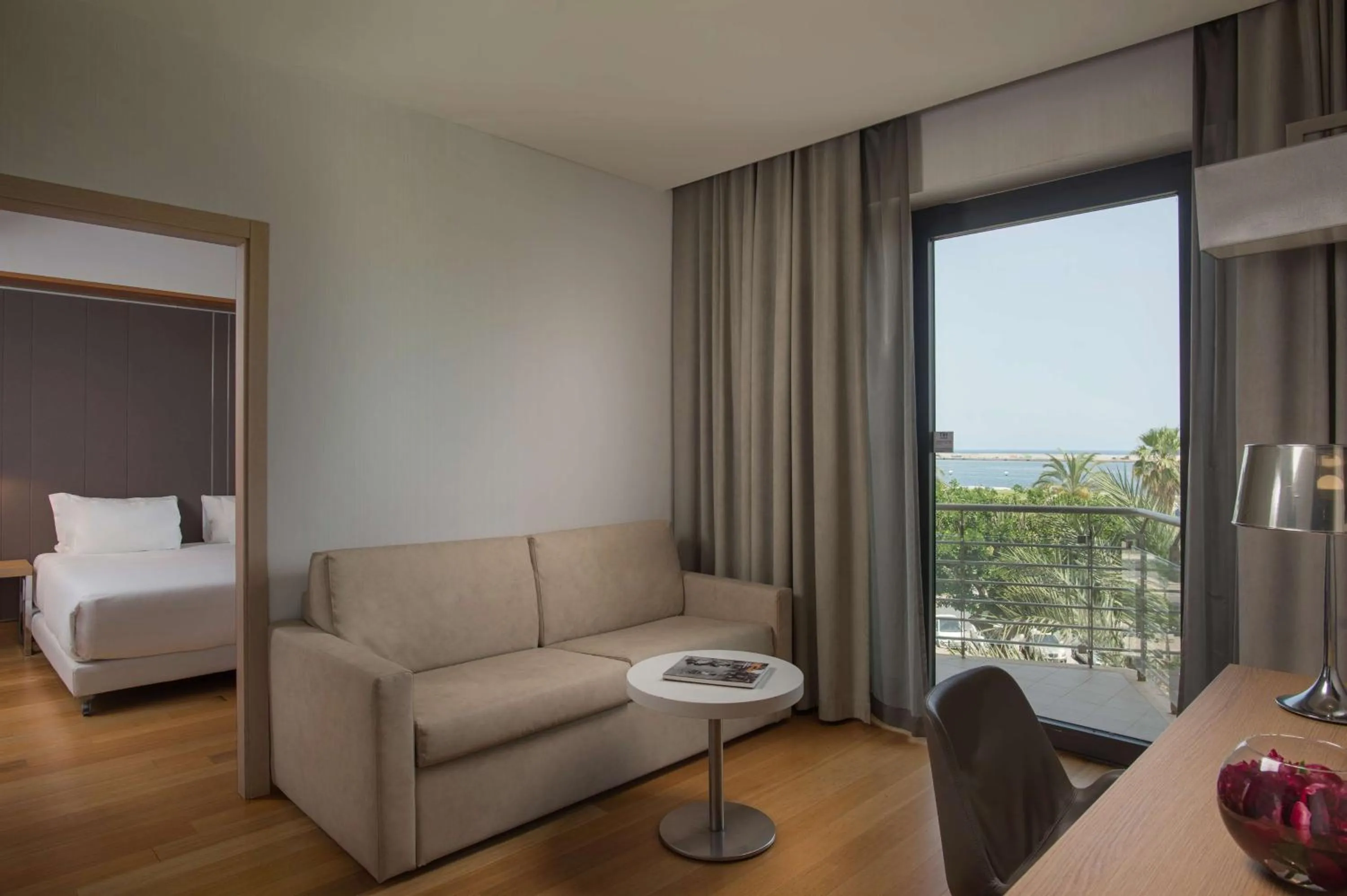 Photo of the whole room in NH Palermo