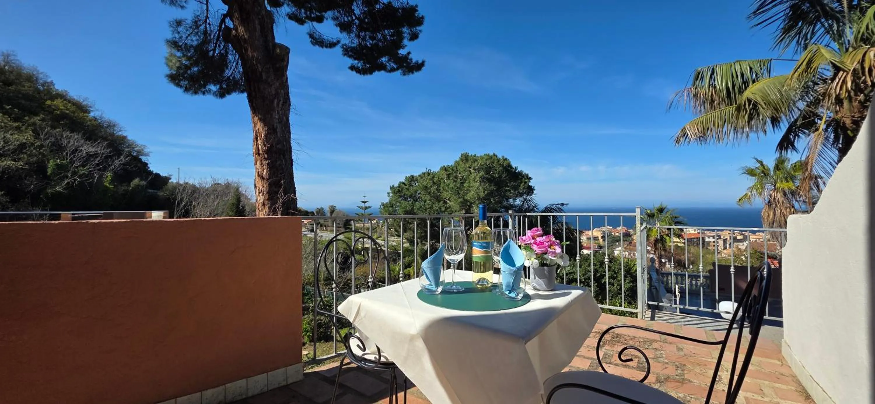 Spring in Hotel Calysea Tropea - Breakfast & Brunch Until 13-00 Included - Free Private Parking