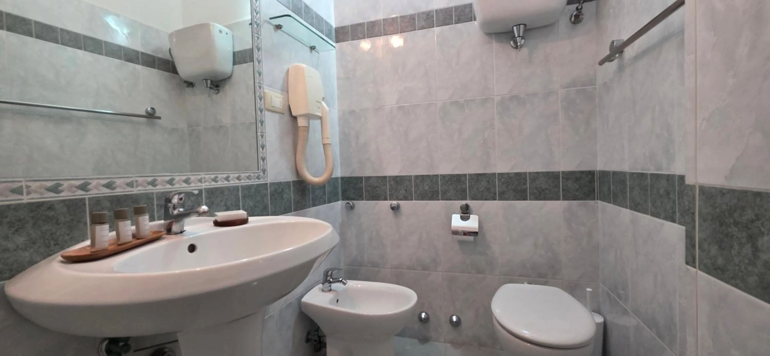 Shower in Hotel Calysea Tropea - Breakfast & Brunch Until 13-00 Included - Free Private Parking