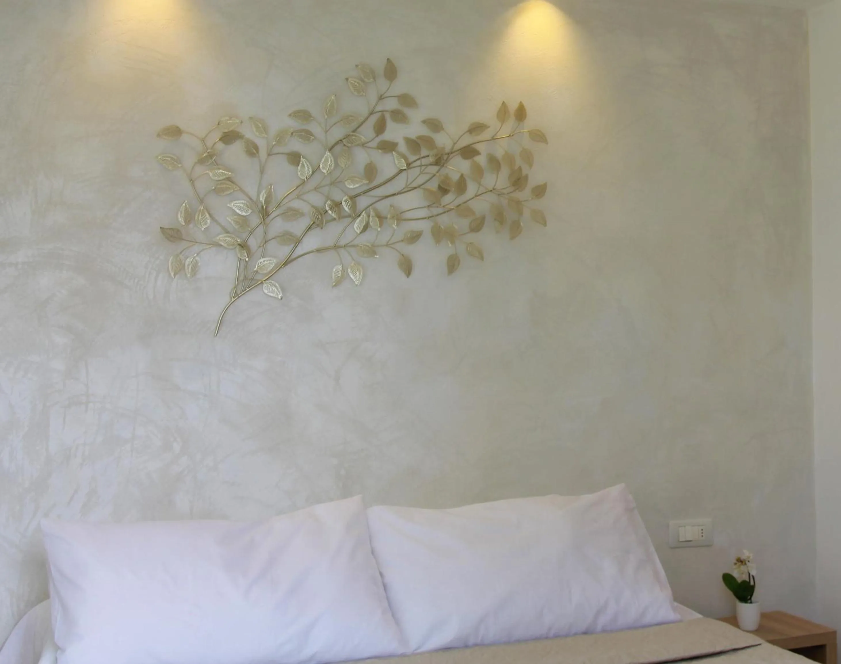 Decorative detail, Bed in Hotel - Giardino Marchese D'Altavilla