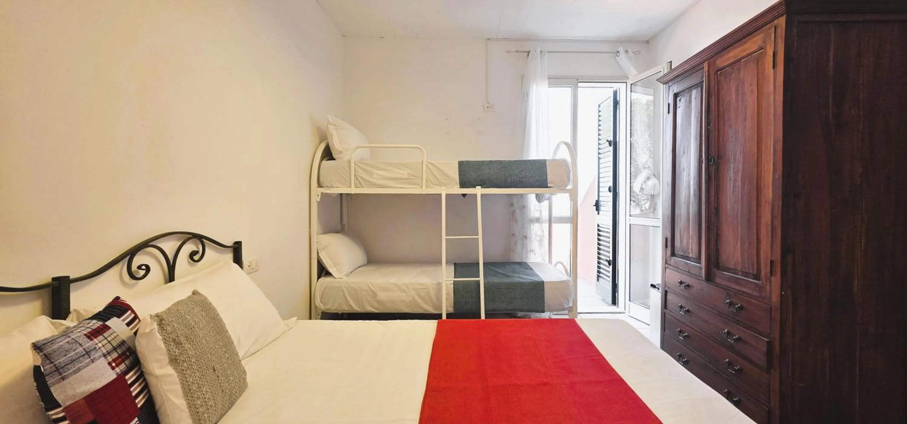Bed in Hotel Calysea Tropea - Breakfast & Brunch Until 13-00 Included - Free Private Parking