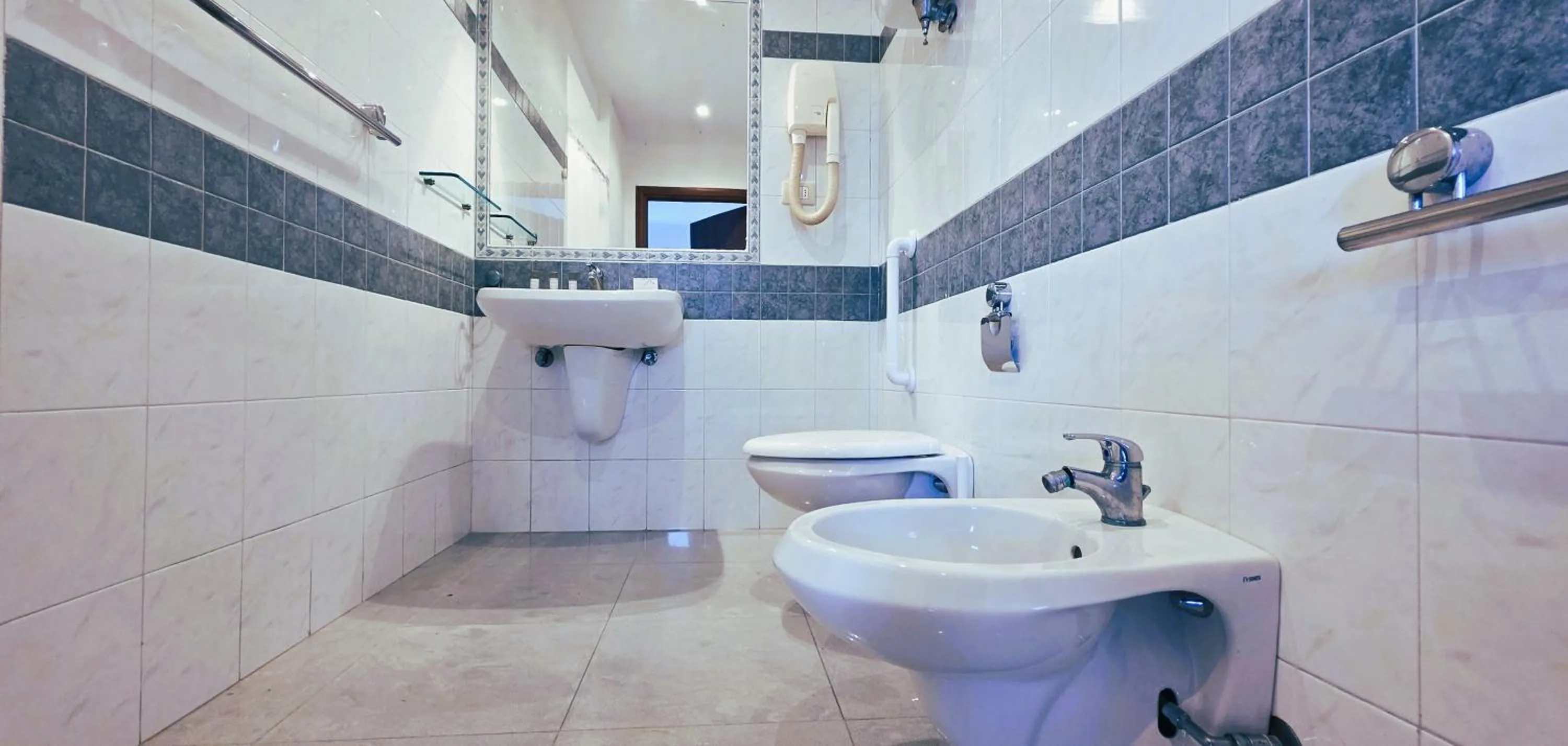 Toilet in Hotel Calysea Tropea - Breakfast & Brunch Until 13-00 Included - Free Private Parking