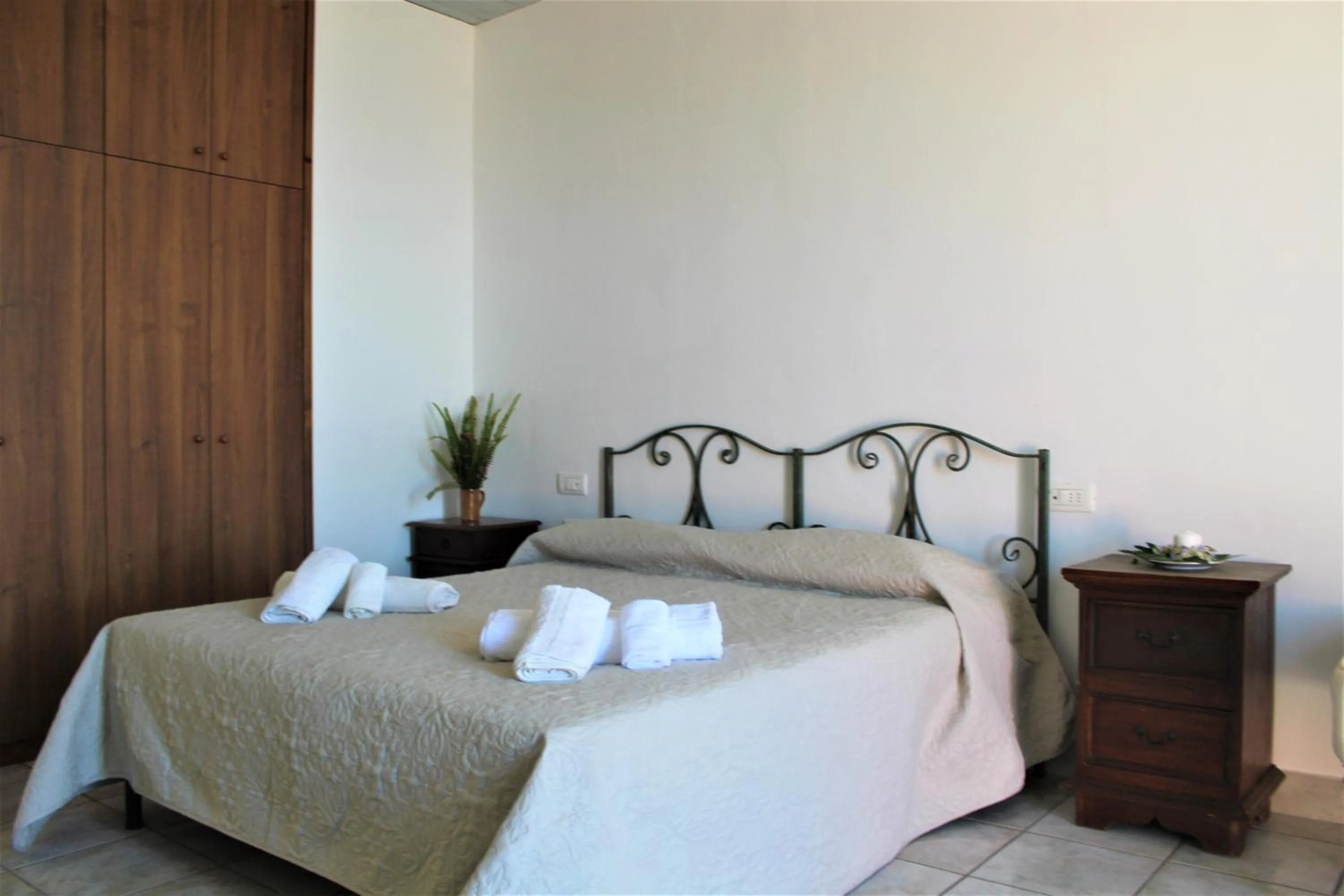 Bedroom, Bed in Hotel - Giardino Marchese D'Altavilla