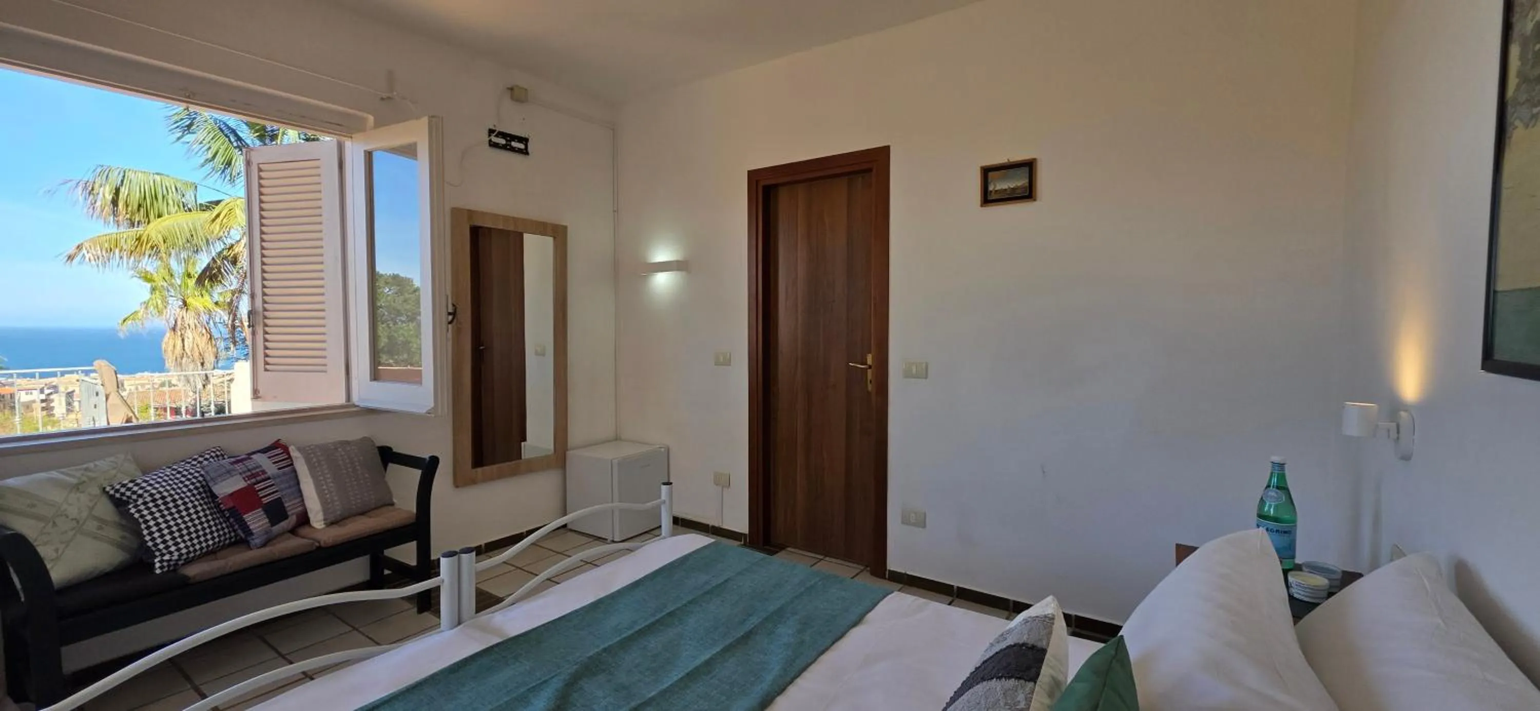 Bed in Hotel Calysea Tropea - Breakfast & Brunch Until 13-00 Included - Free Private Parking