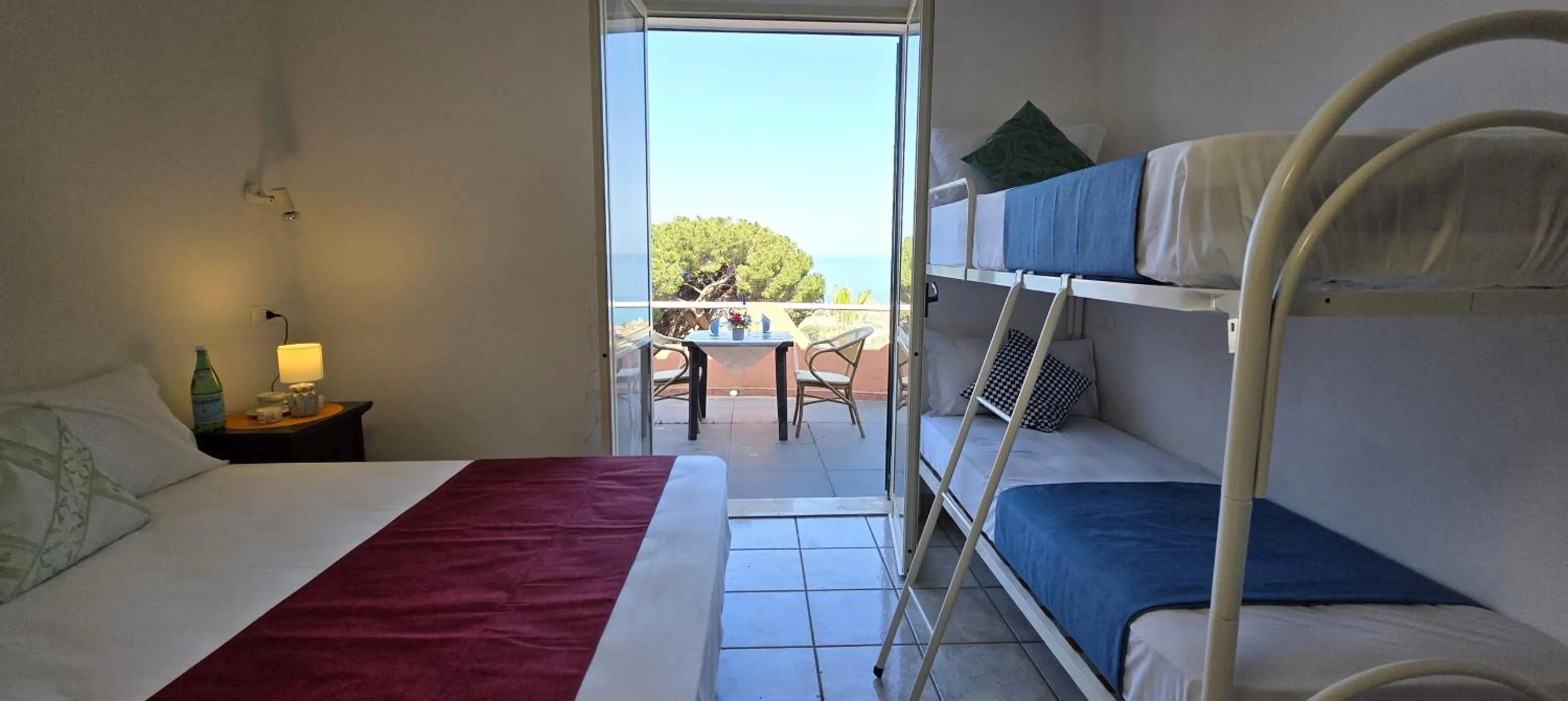 Bed in Hotel Calysea Tropea - Breakfast & Brunch Until 13-00 Included - Free Private Parking