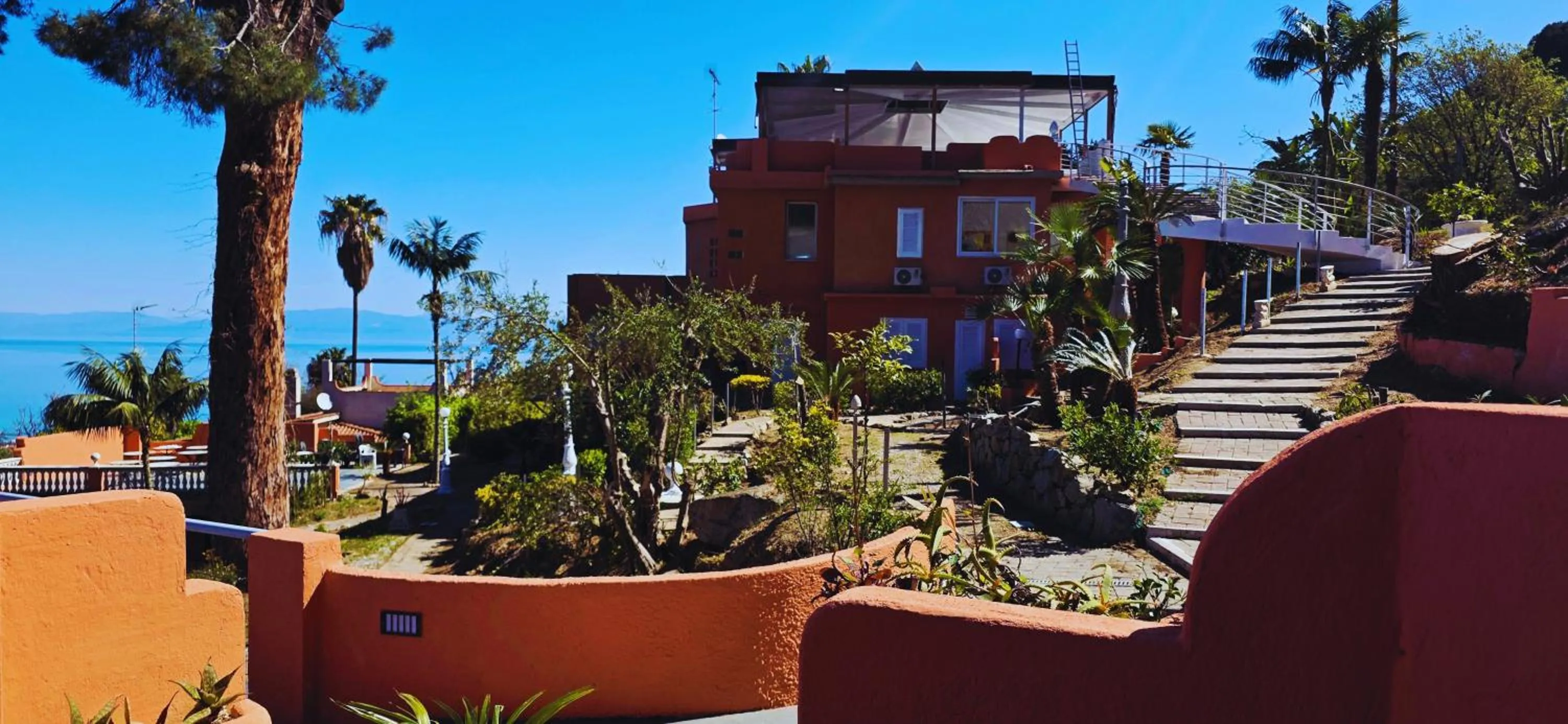 Property building in Hotel Calysea Tropea - Breakfast & Brunch Until 13-00 Included - Free Private Parking