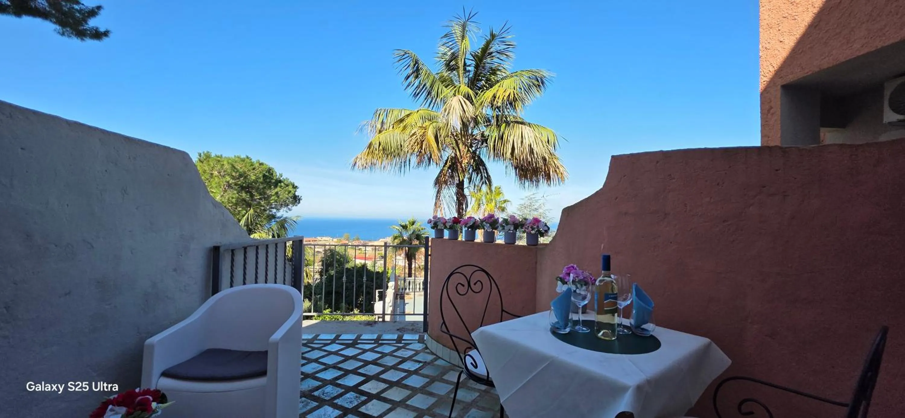 Patio in Hotel Calysea Tropea - Breakfast & Brunch Until 13-00 Included - Free Private Parking