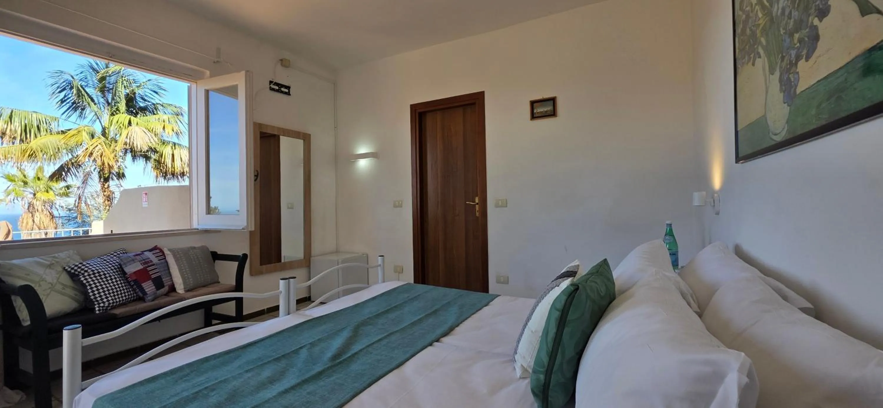 Bed in Hotel Calysea Tropea - Breakfast & Brunch Until 13-00 Included - Free Private Parking
