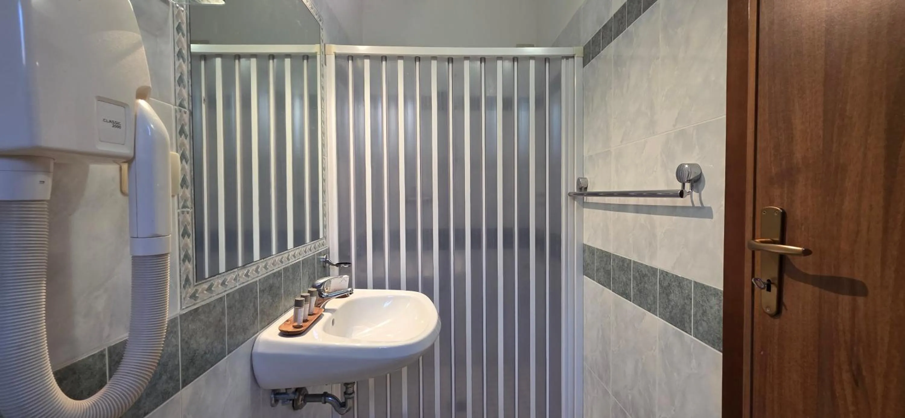 Shower in Hotel Calysea Tropea - Breakfast & Brunch Until 13-00 Included - Free Private Parking
