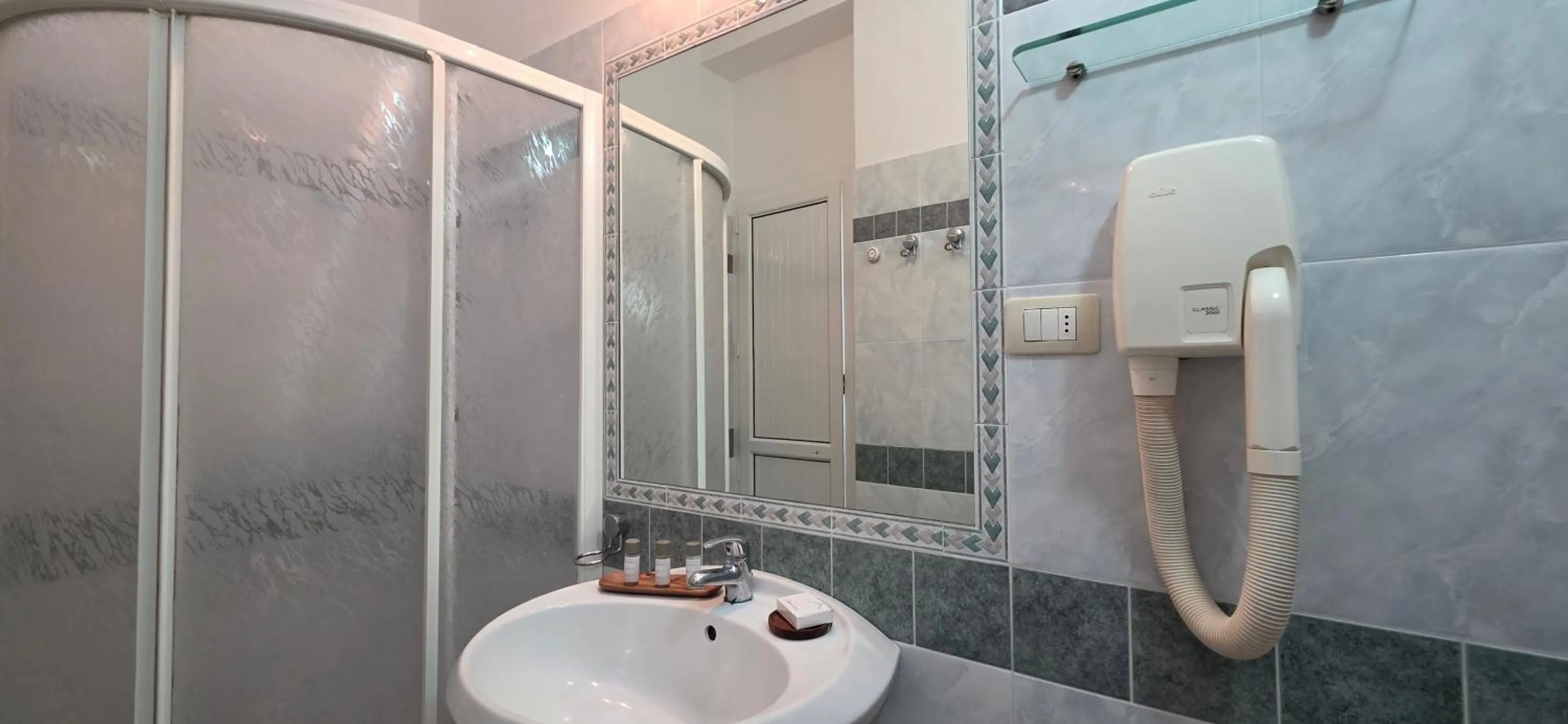 Shower in Hotel Calysea Tropea - Breakfast & Brunch Until 13-00 Included - Free Private Parking