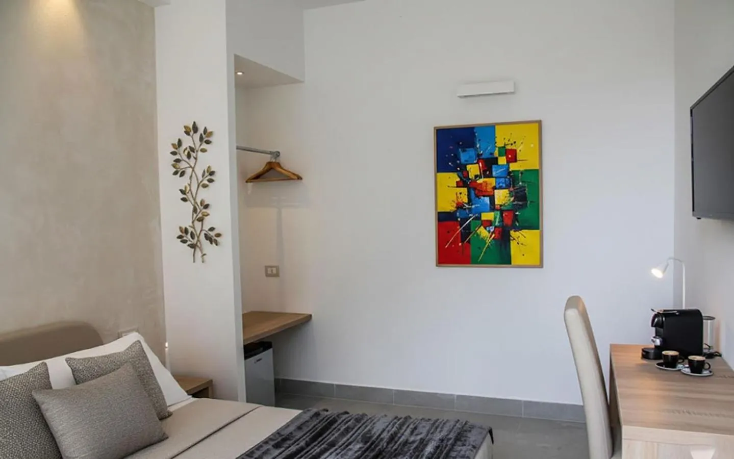 Bed in Hotel Calysea Tropea - Breakfast & Brunch Until 13-00 Included - Free Private Parking