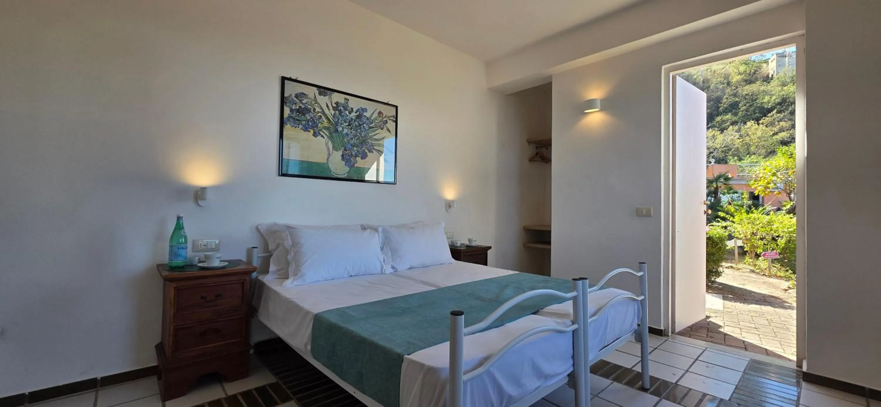 Bed in Hotel Calysea Tropea - Breakfast & Brunch Until 13-00 Included - Free Private Parking