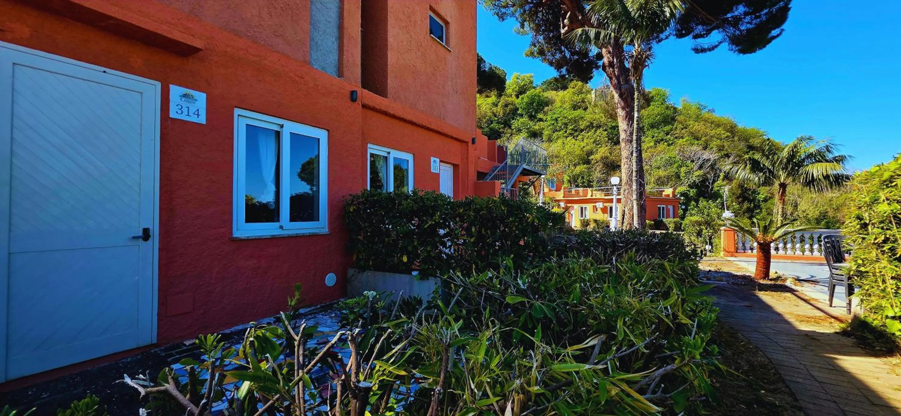 Property building in Hotel Calysea Tropea - Breakfast & Brunch Until 13-00 Included - Free Private Parking