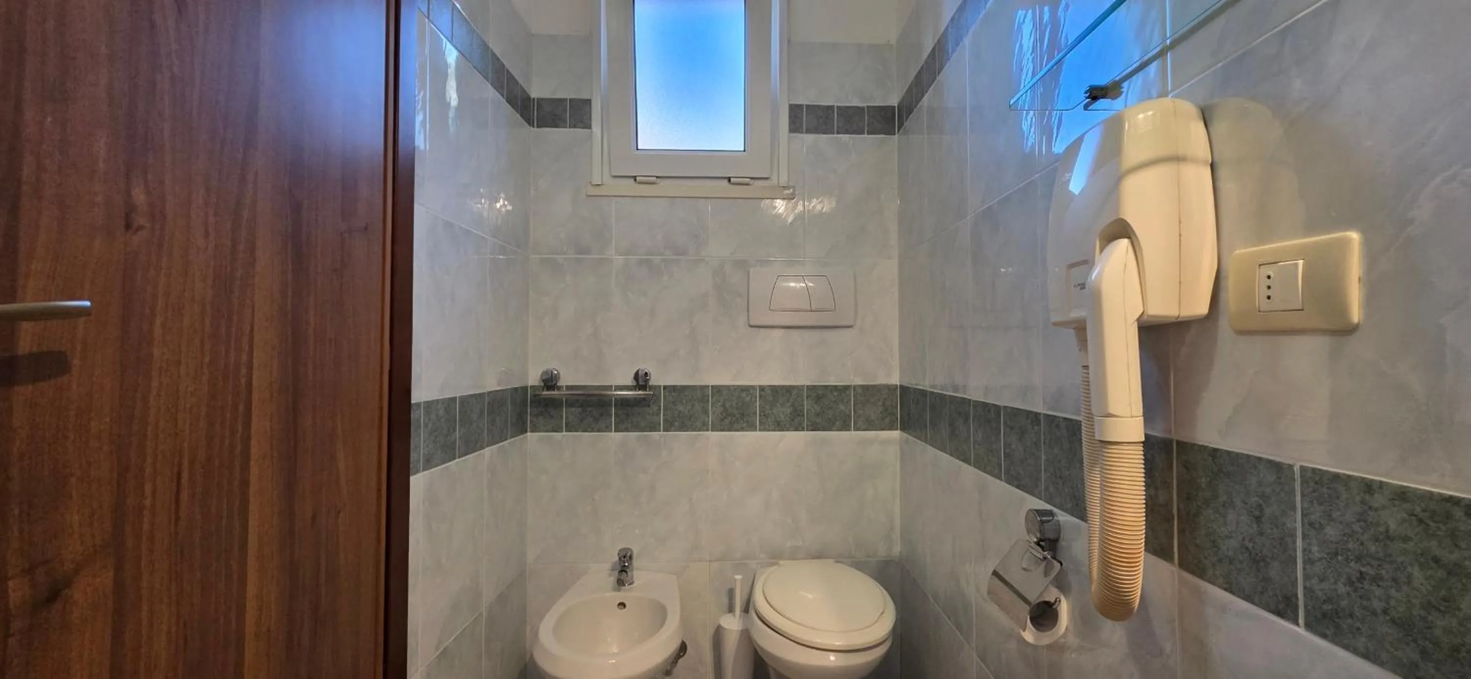 Shower in Hotel Calysea Tropea - Breakfast & Brunch Until 13-00 Included - Free Private Parking