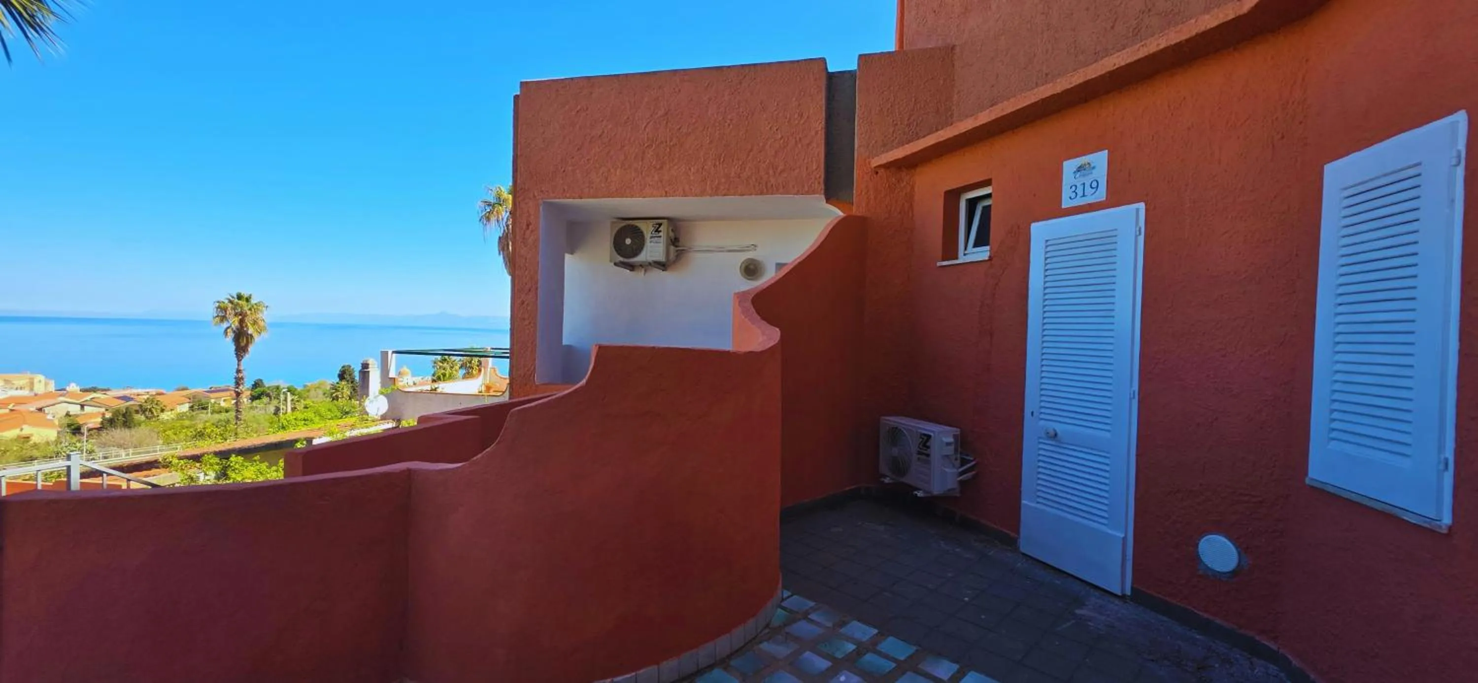 Property building in Hotel Calysea Tropea - Breakfast & Brunch Until 13-00 Included - Free Private Parking