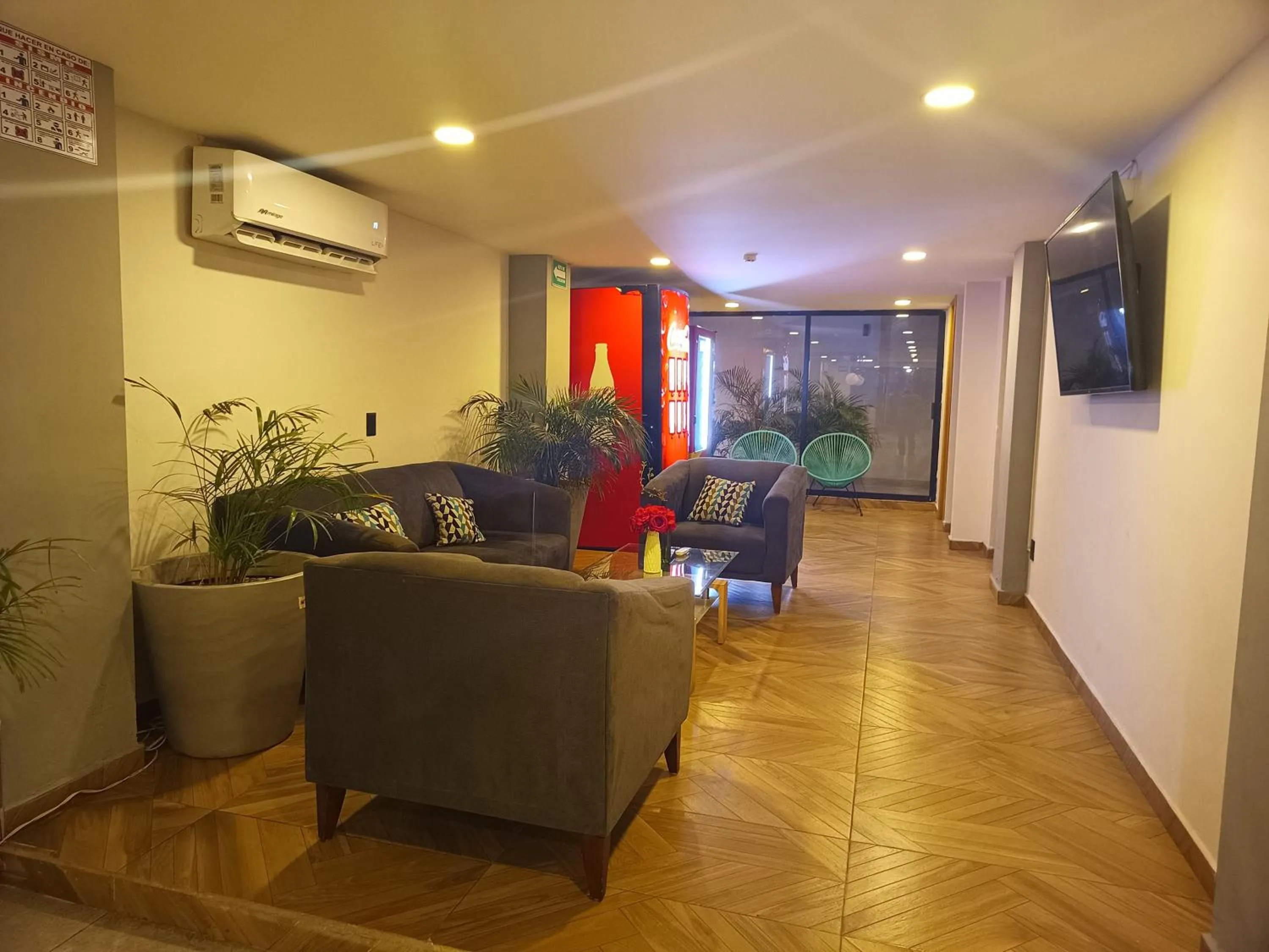 Communal lounge/ TV room in Hotel Kavia Mazatlán