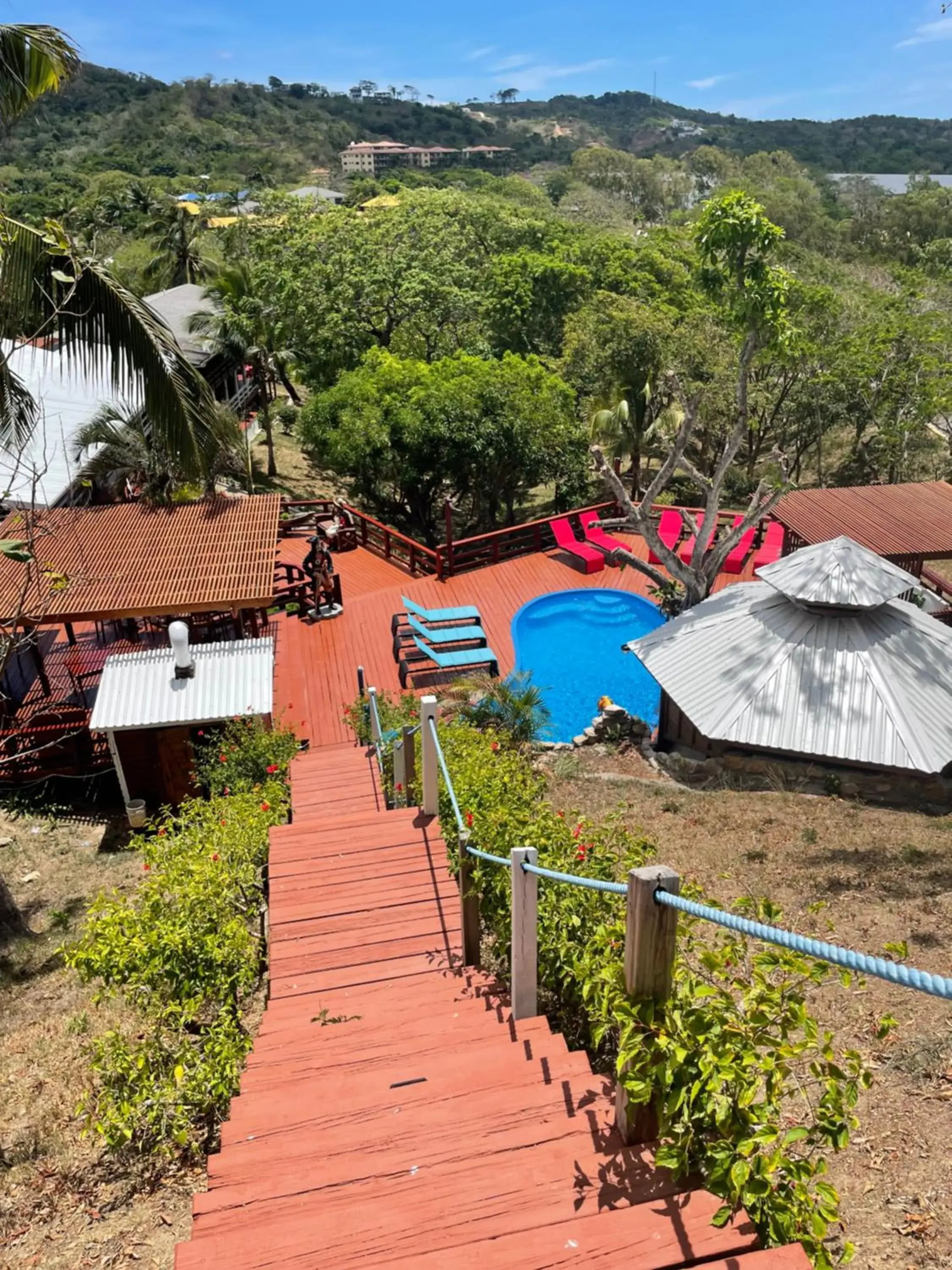 Property building in Hotel and Dive Center Roatan Yacht Club Property building in Hotel and Dive Center Roatan Yacht Club
