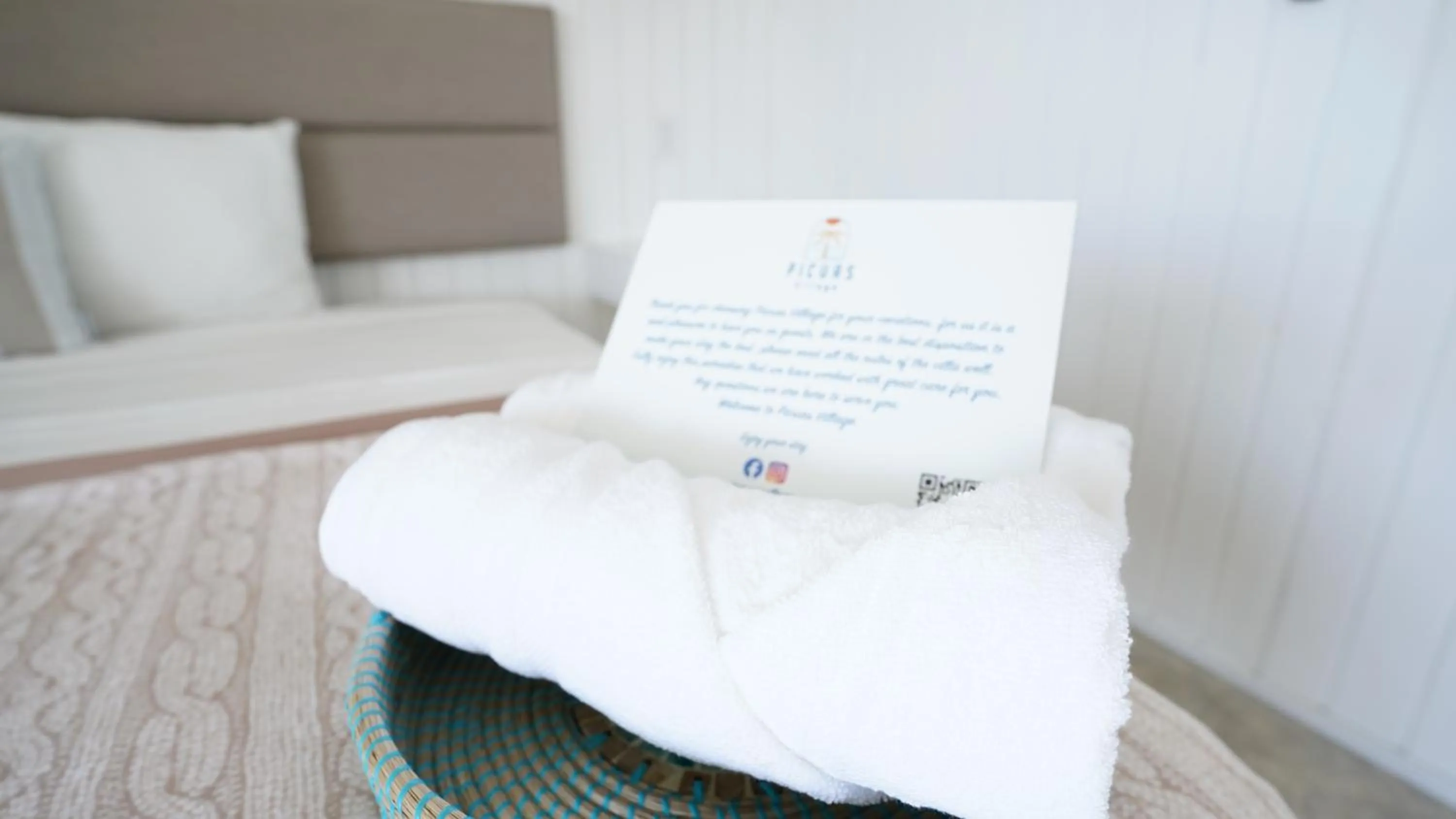 Decorative detail, Bed in Picuas Village