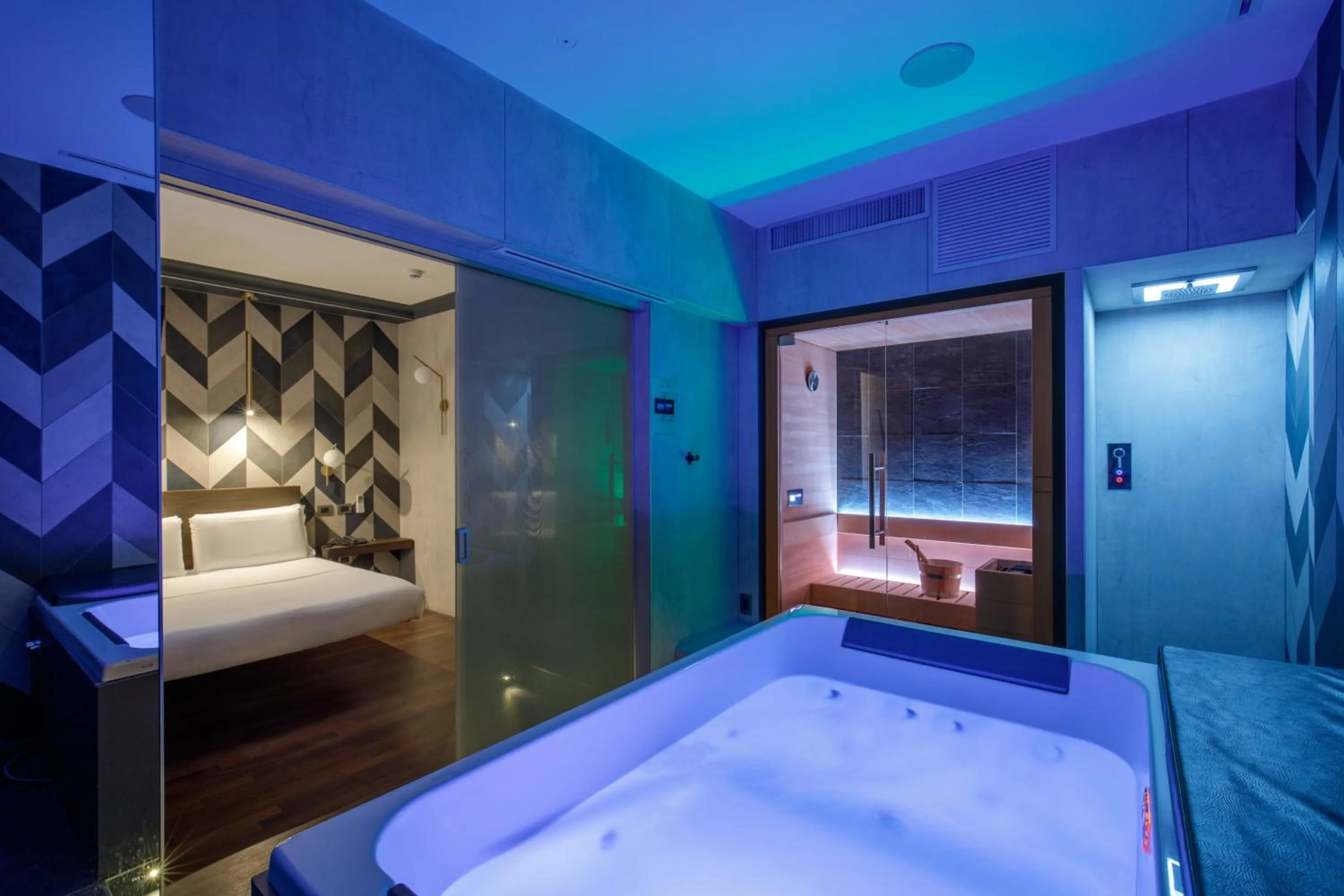 Hot Tub, Bed in Trilussa Palace Hotel Congress & Spa