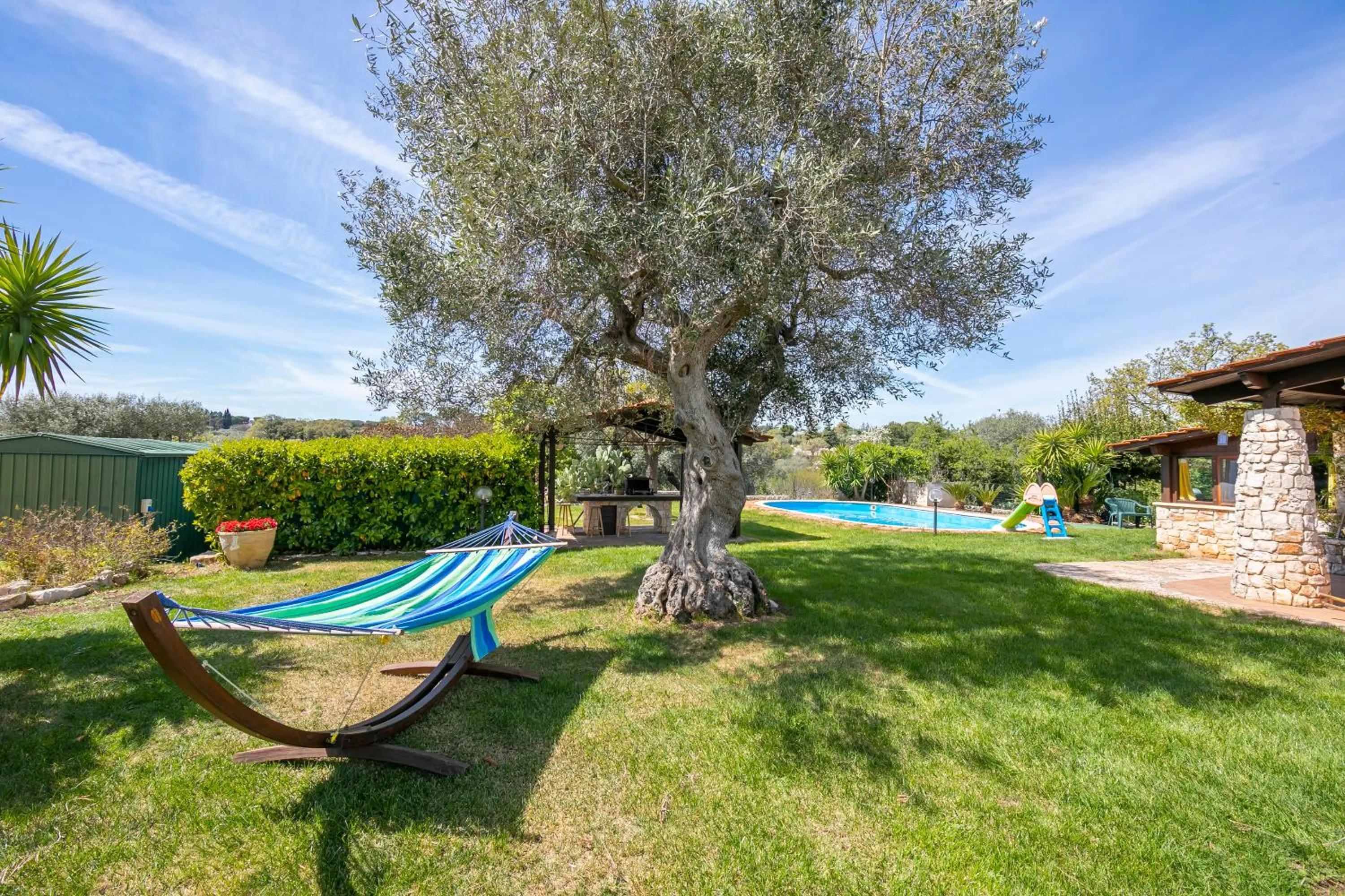 Garden in La Casa Sulla Roccia Trulli Pool - Happy Rentals