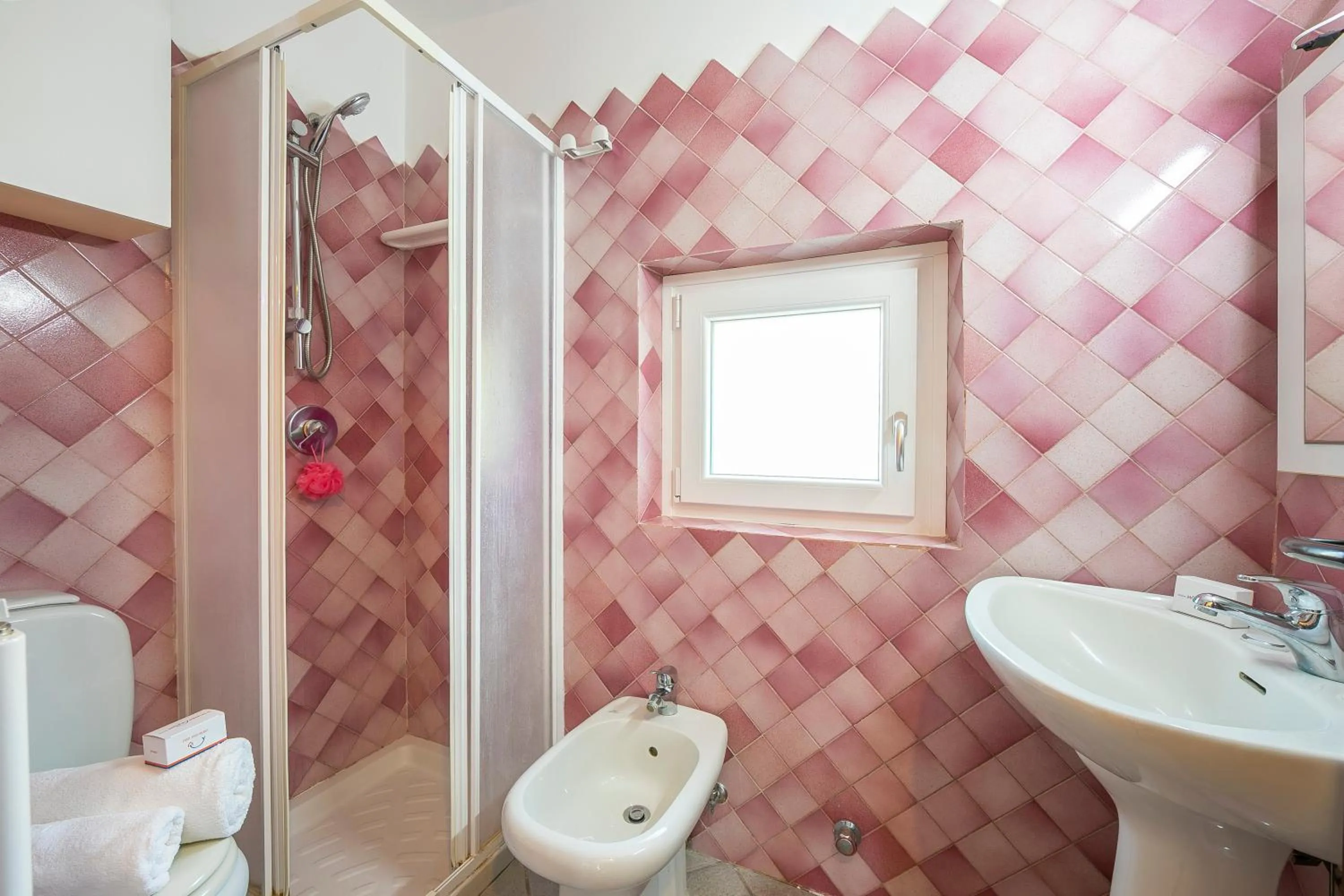 Shower in La Casa Sulla Roccia Trulli Pool - Happy Rentals