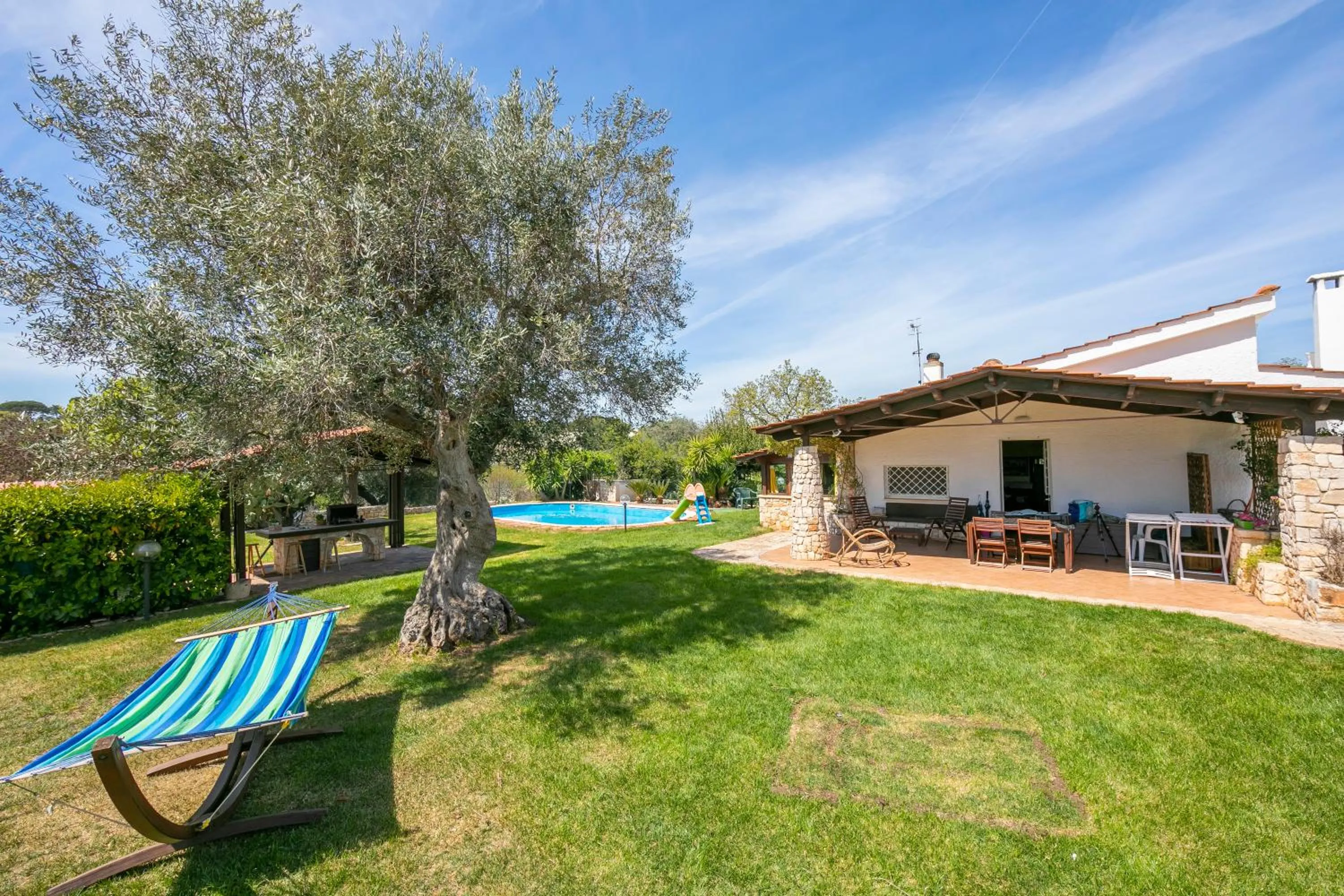 Garden in La Casa Sulla Roccia Trulli Pool - Happy Rentals